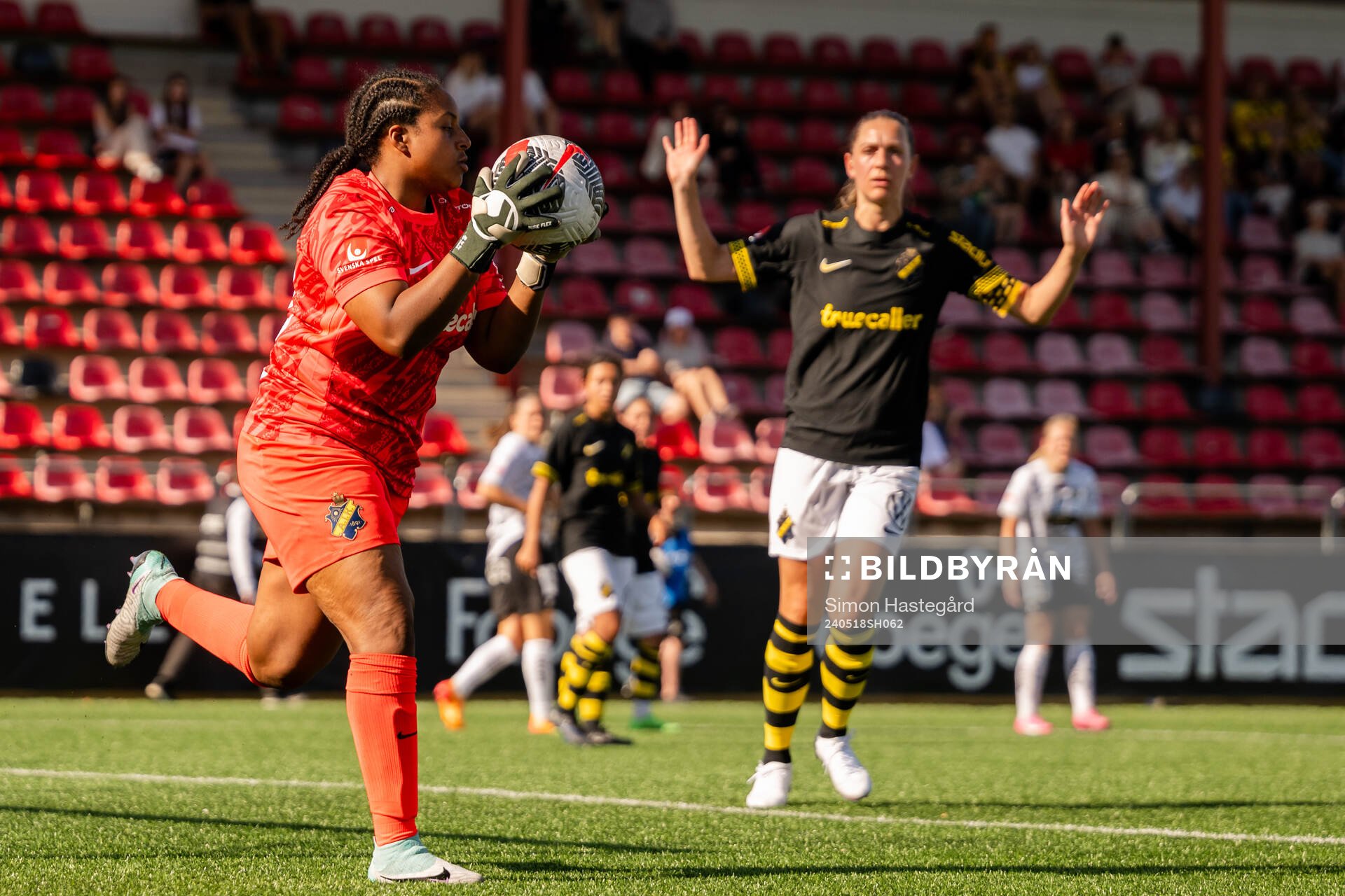 AIKs målvakt Vendela Persbeck med en räddning