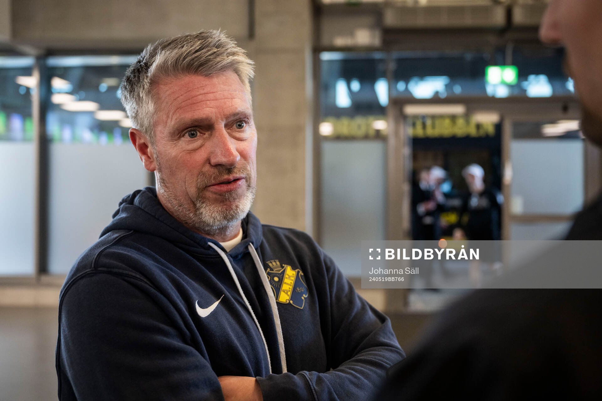 AIKs sportchef Thomas Berntsen i mixade zonen