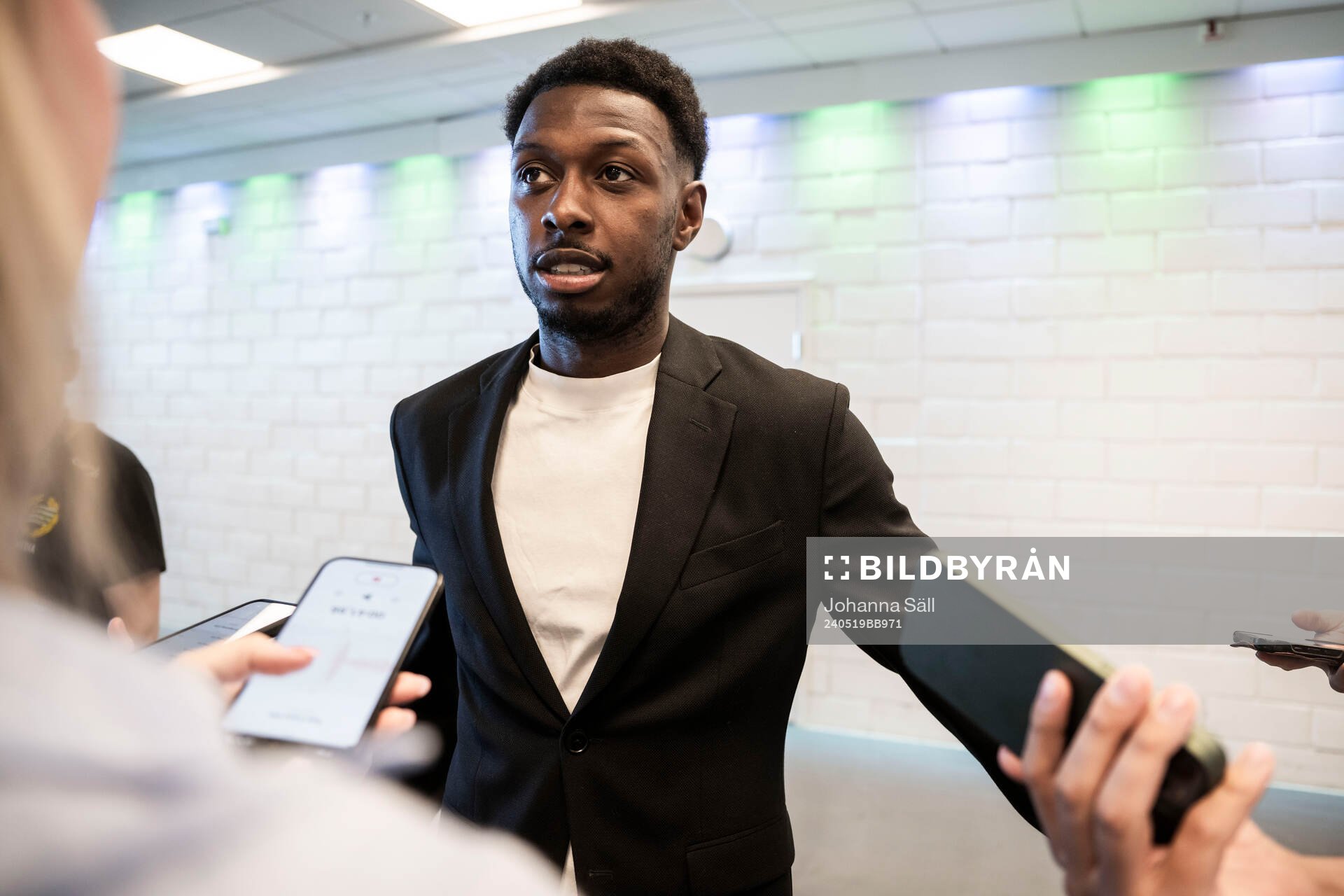 Hammarbys Shaquille Pinas i mixade zonen