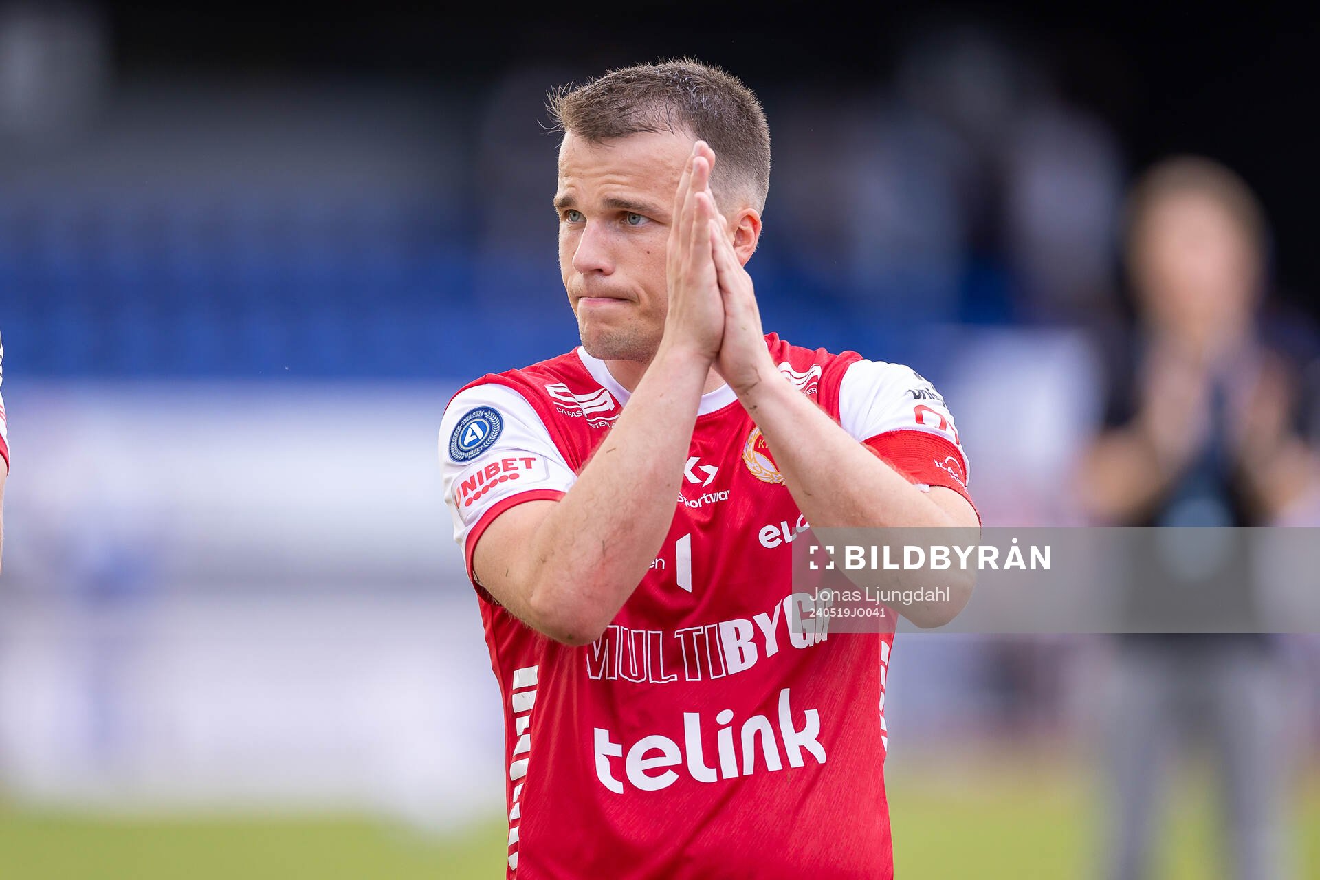 Kalmars Simon Skrabb jublar efter fotbollsmatchen i Allsvenskan mellan Värnamo och Kalmar den 19 maj 2024 i Värnamo. 