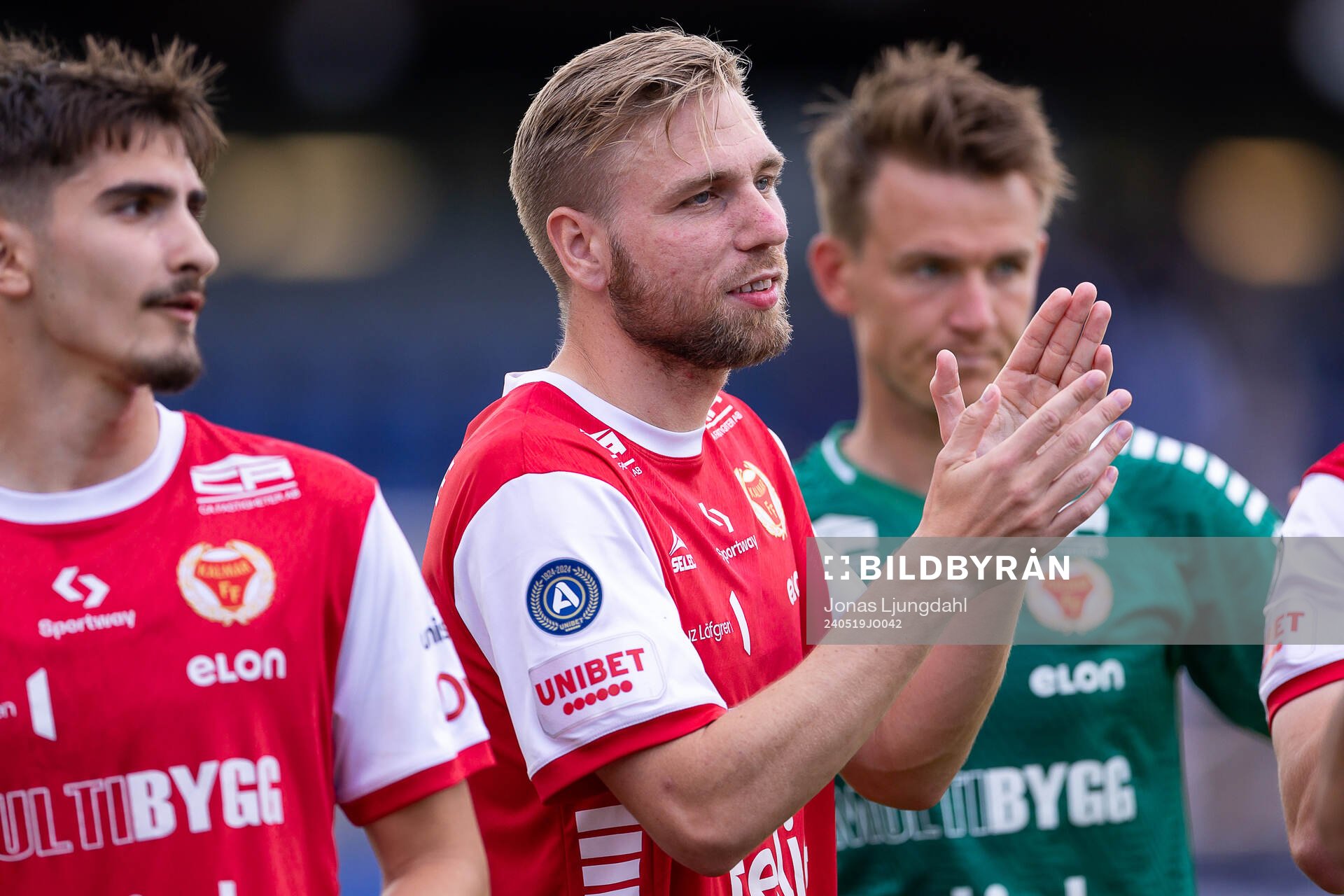 Kalmars Jonathan Ring jublar efter fotbollsmatchen i Allsvenskan mellan Värnamo och Kalmar den 19 maj 2024 i Värnamo. 