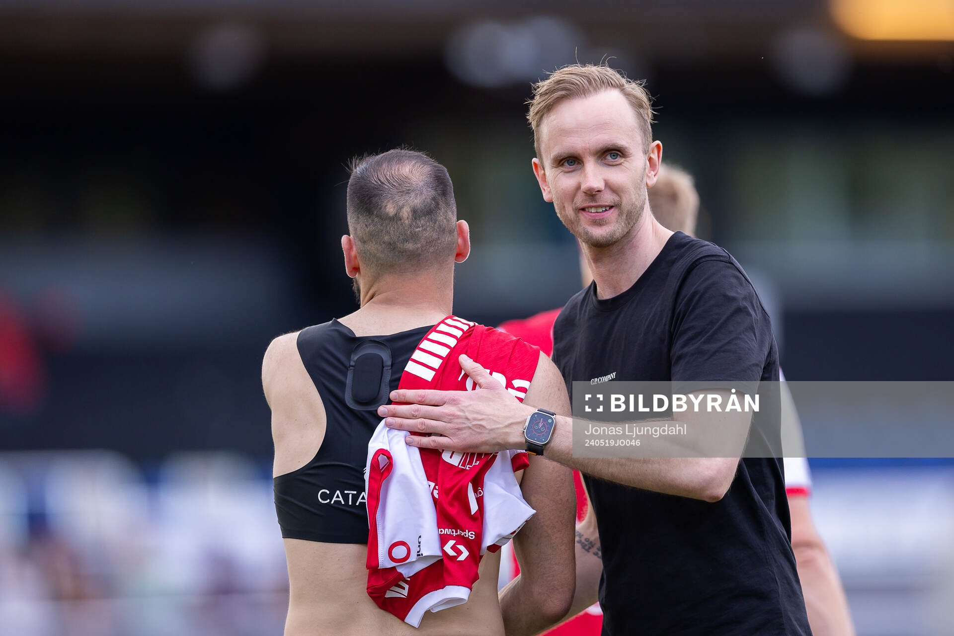 Kalmars tränare Henrik Jensen jublar efter fotbollsmatchen i Allsvenskan mellan Värnamo och Kalmar den 19 maj 2024 i Värnamo. 