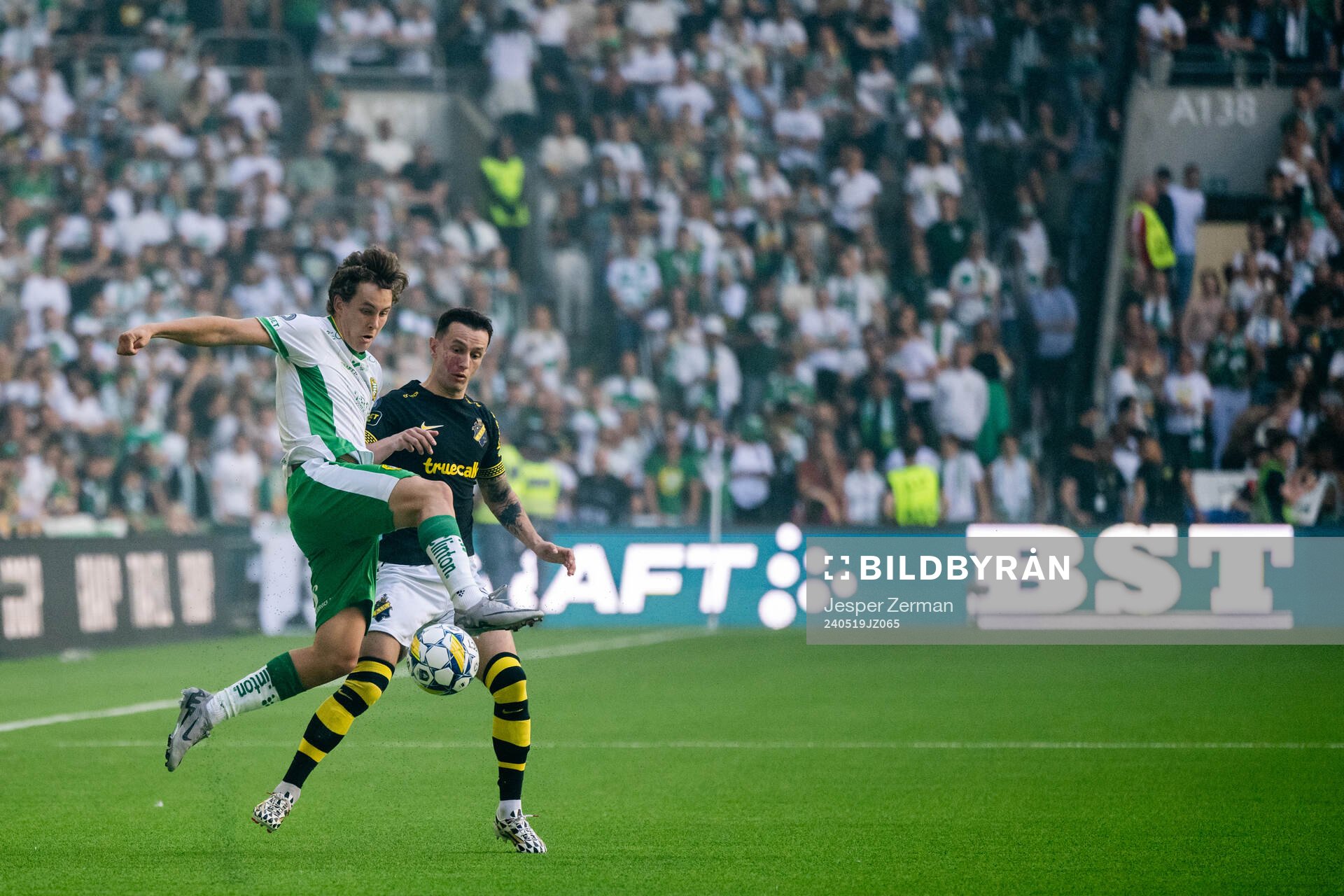 Hammarbys Hampus Skoglund och AIKs Bersant Celina