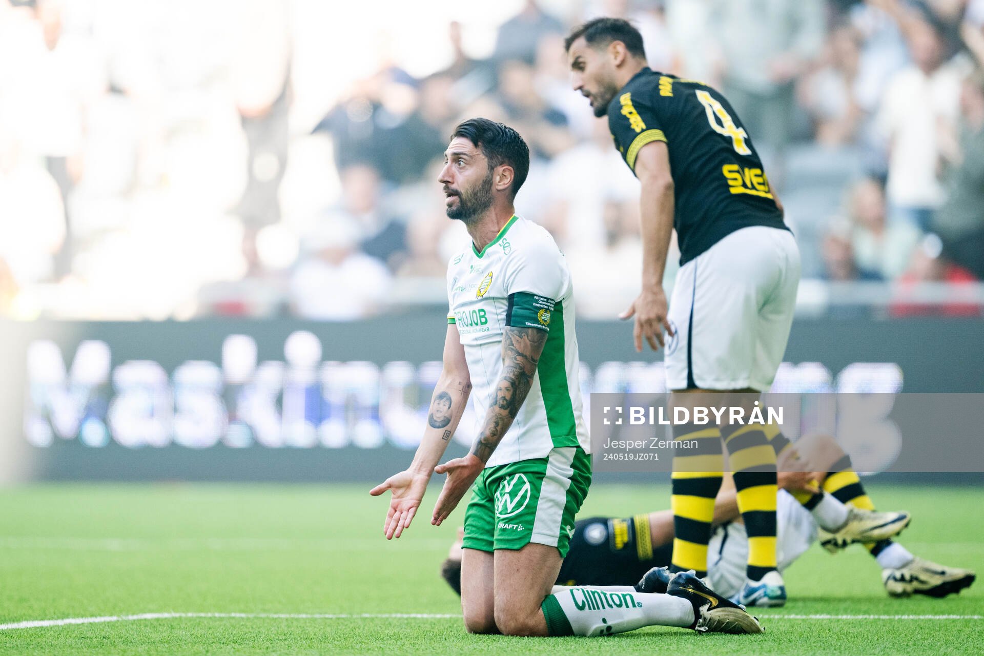 Hammarbys Nahir Besara reagerar