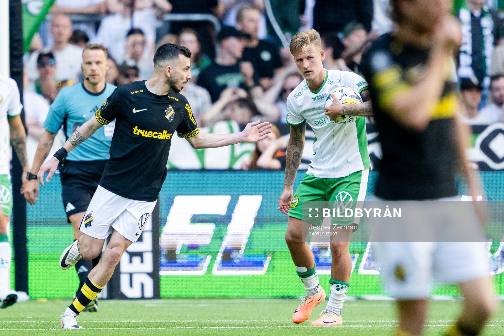 AIKs Ioannis Pittas jublar och Hammarbys Fredrik Hammar