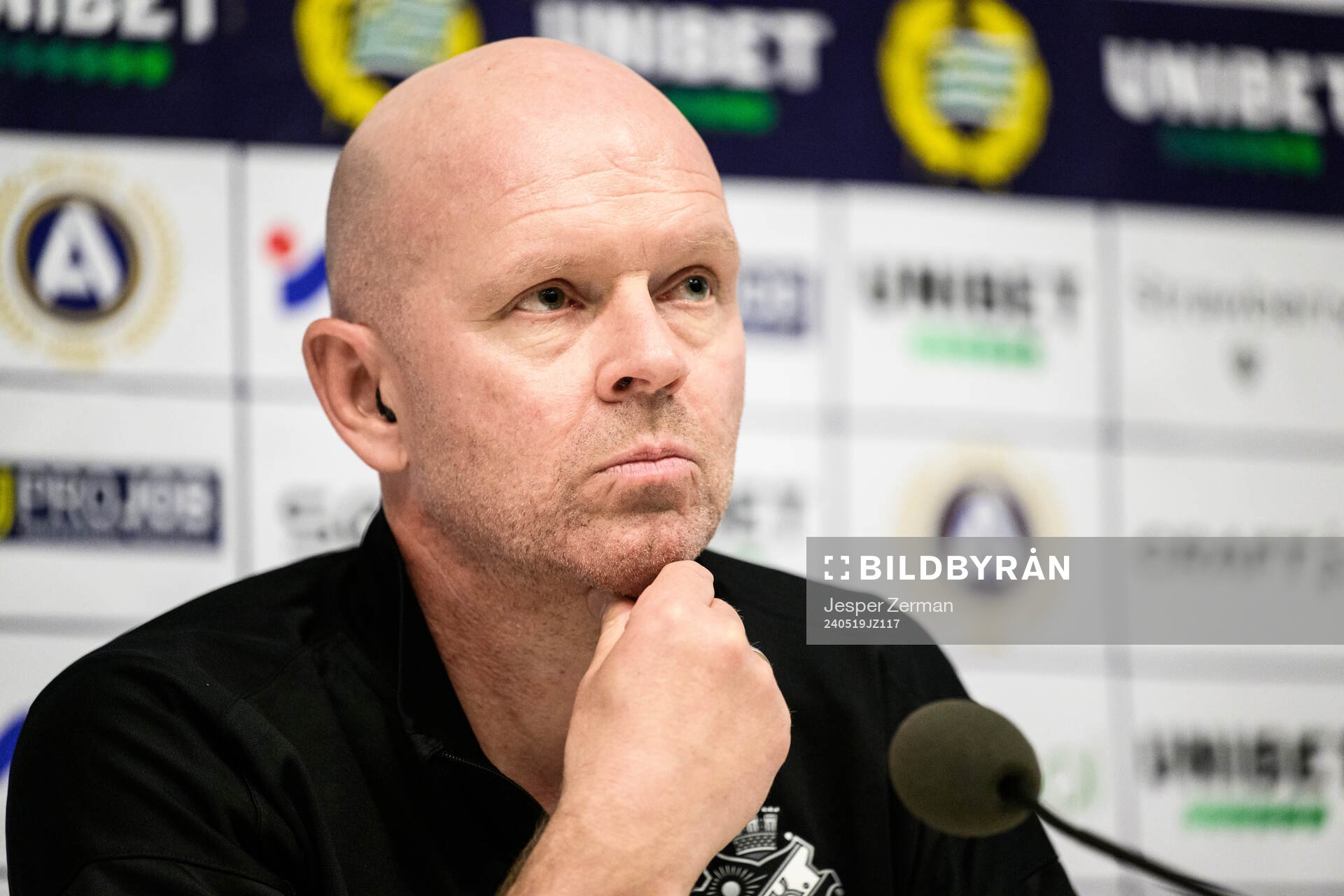 AIKs tränare Henning Berg på presskonferensen