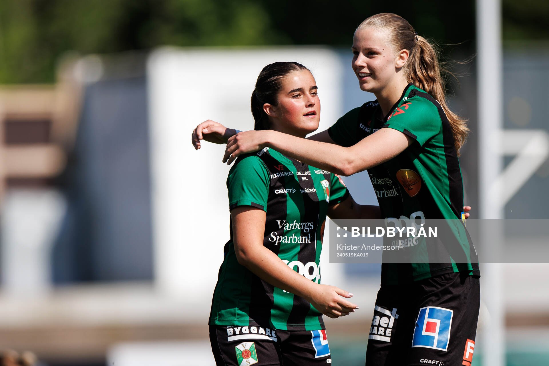 Varbergs Ella Martinez och Mollie Josefsson jublar