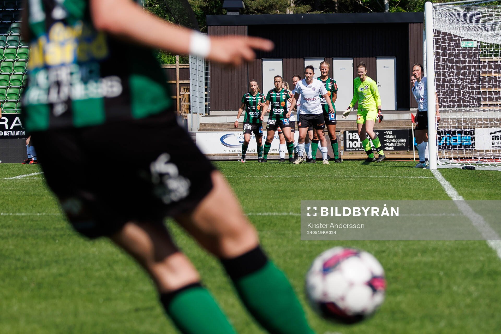 Varbergs Maja Klasson slår en hörna