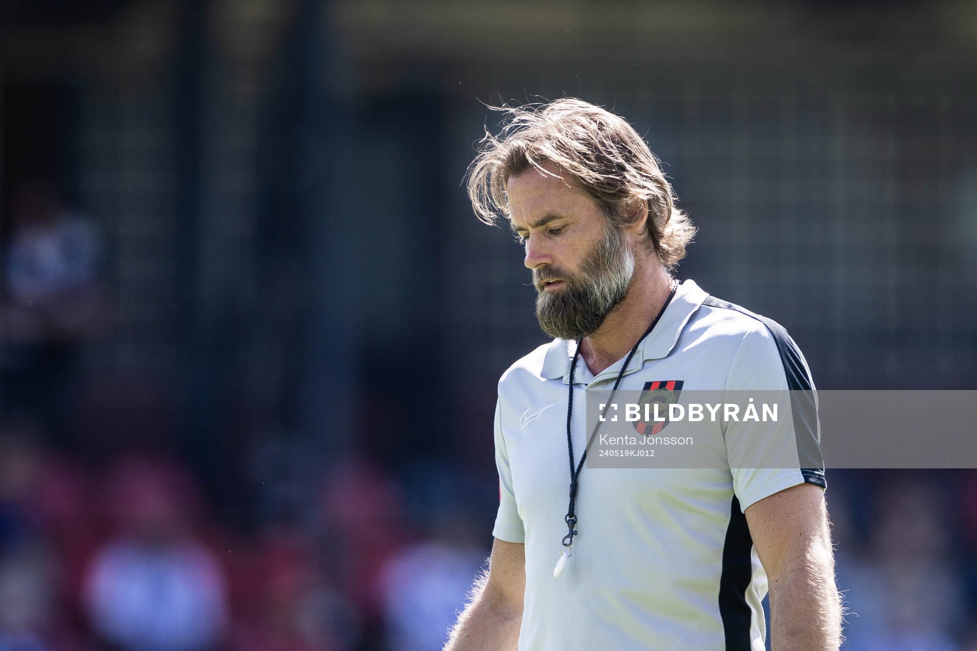 Brommapojkarnas tränare Olof Mellberg deppar