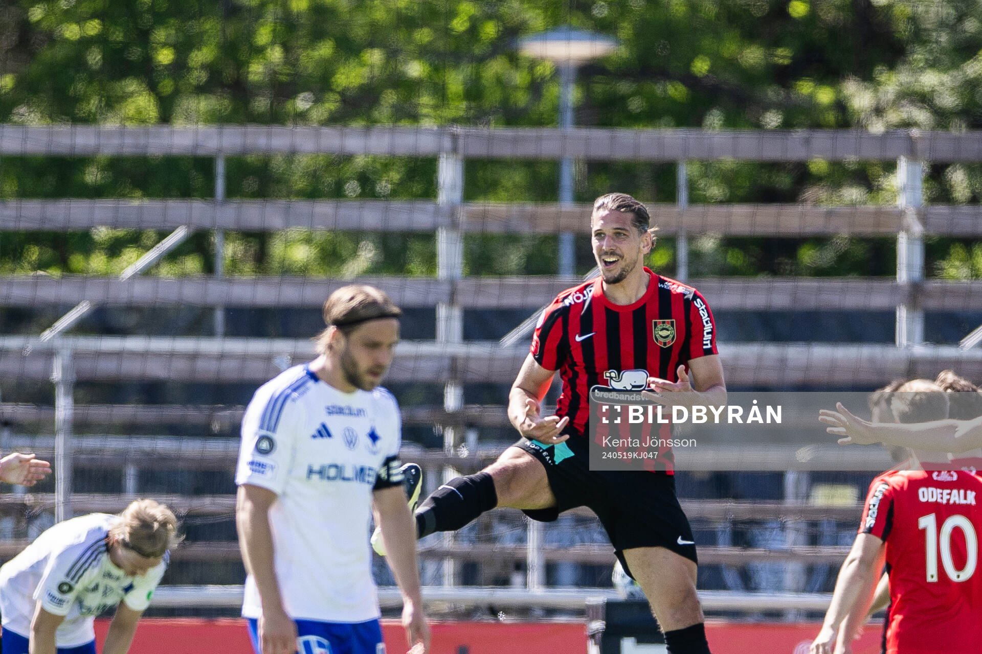 Brommapojkarnas Nikola Vasic jublar efter 2-1 under fotbollsmatchen i Allsvenskan mellan Brommapojkarna och IFK Norrköping den 19 maj 2024 i Stockholm.