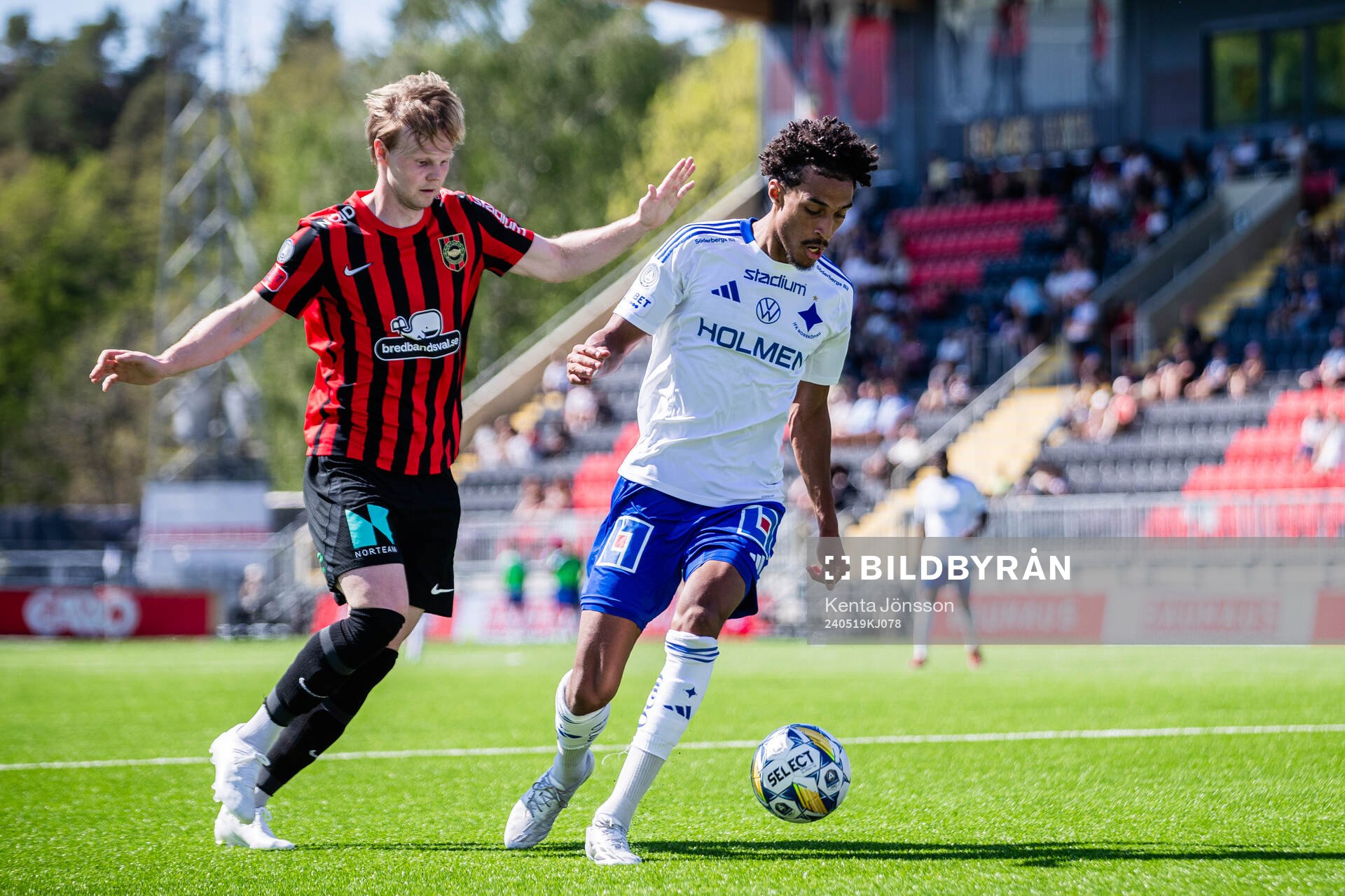 BrommapojkarnasTim Waker och IFK Norrköpings Jesper Ceesay