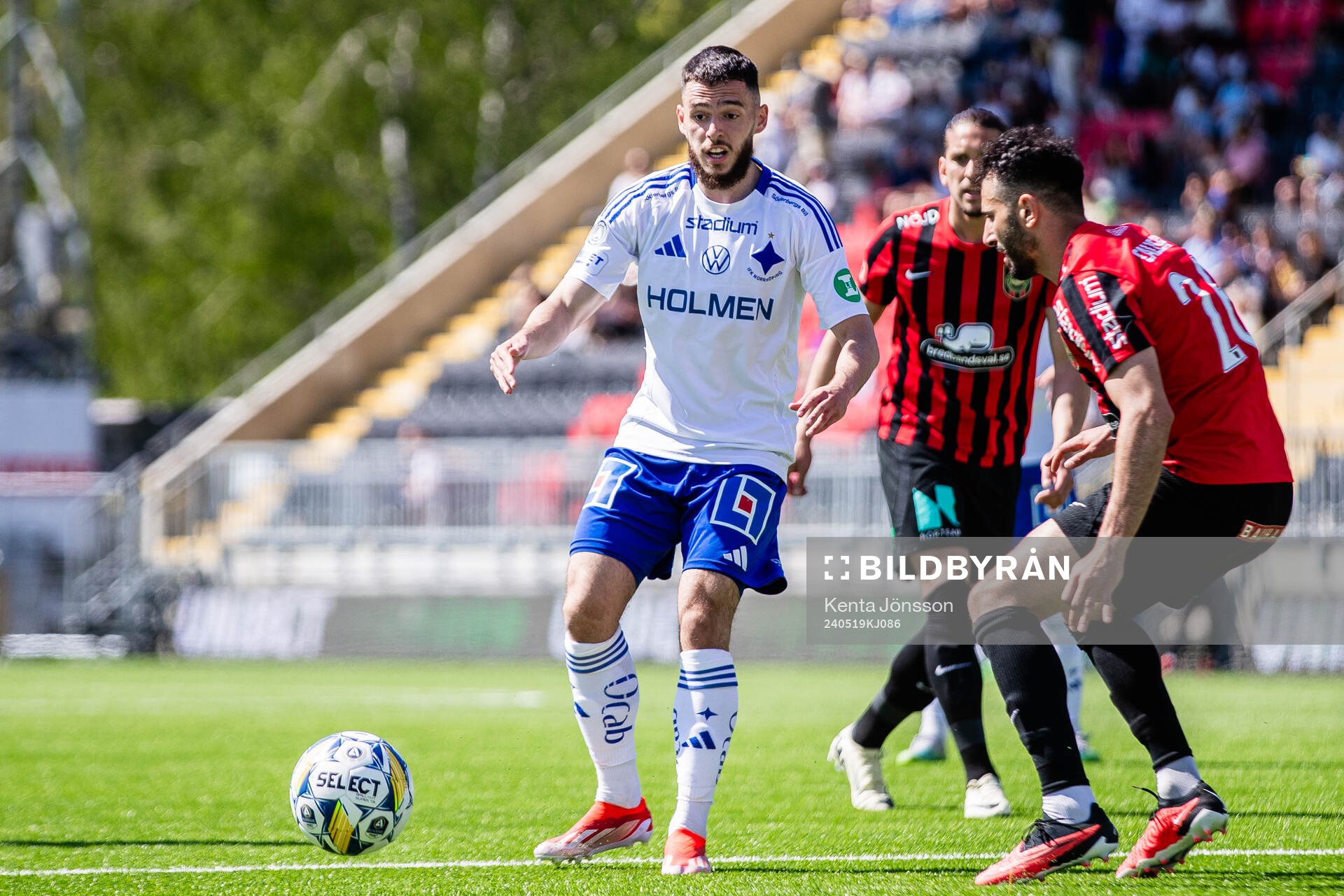 IFK Norrköpings Ari Freyr Skulason och Brommapojkarnas
