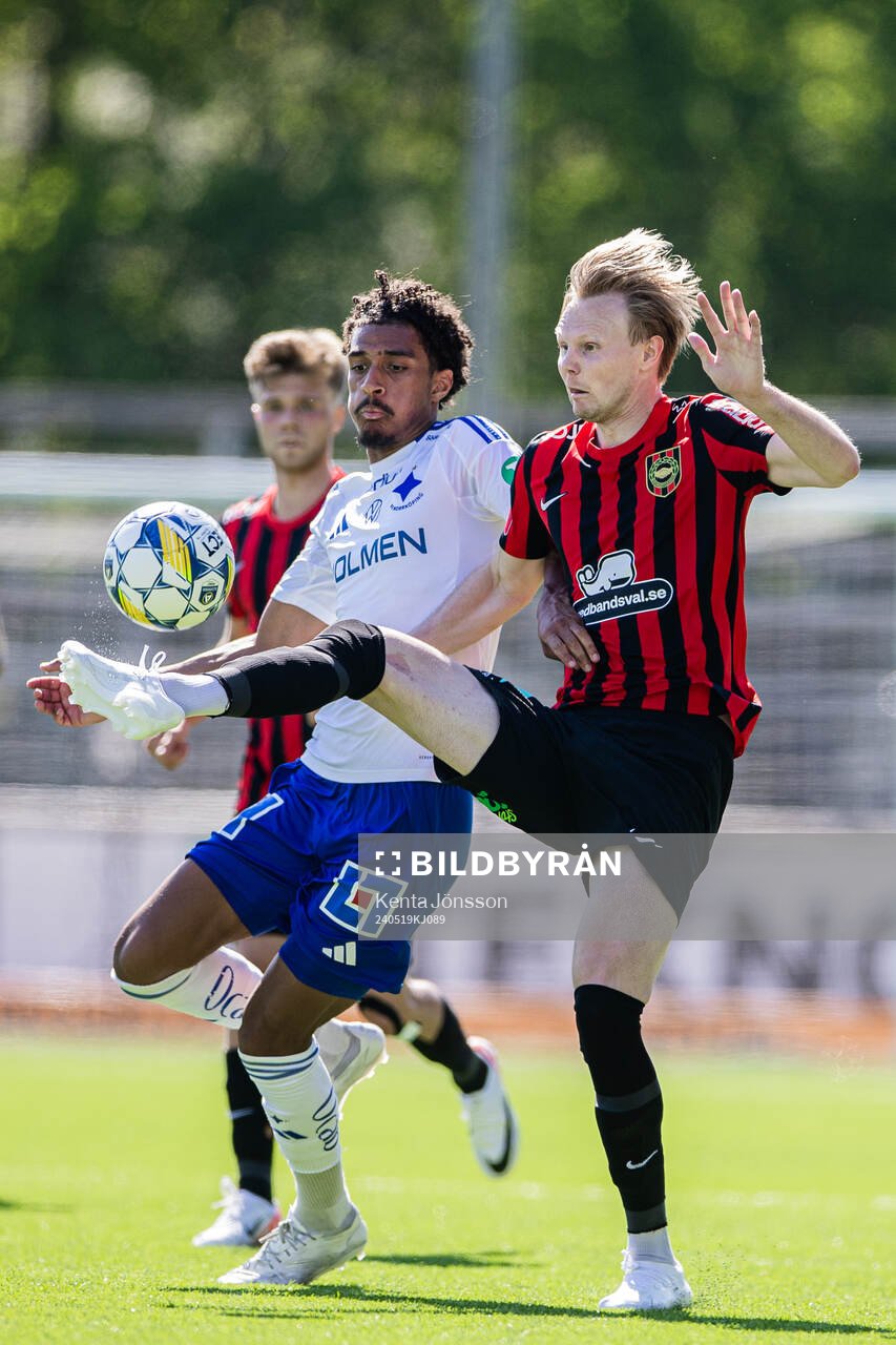 IFK Norrköpings Jesper Ceesay och Brommapojkarnas Tim Waker