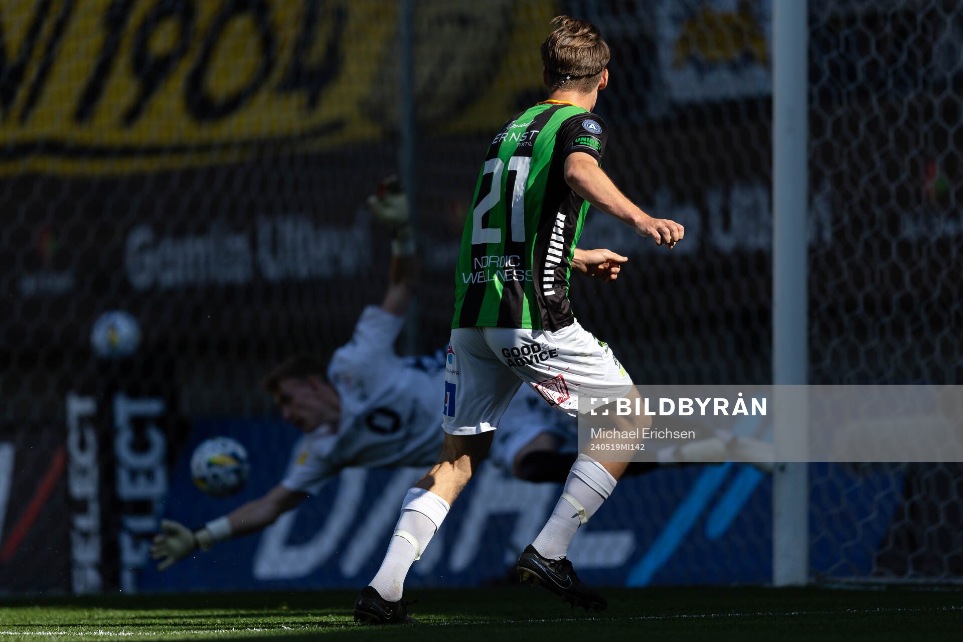 GAIS Axel Henriksson skjuter 2-0 i mål bakom Elfsborgs