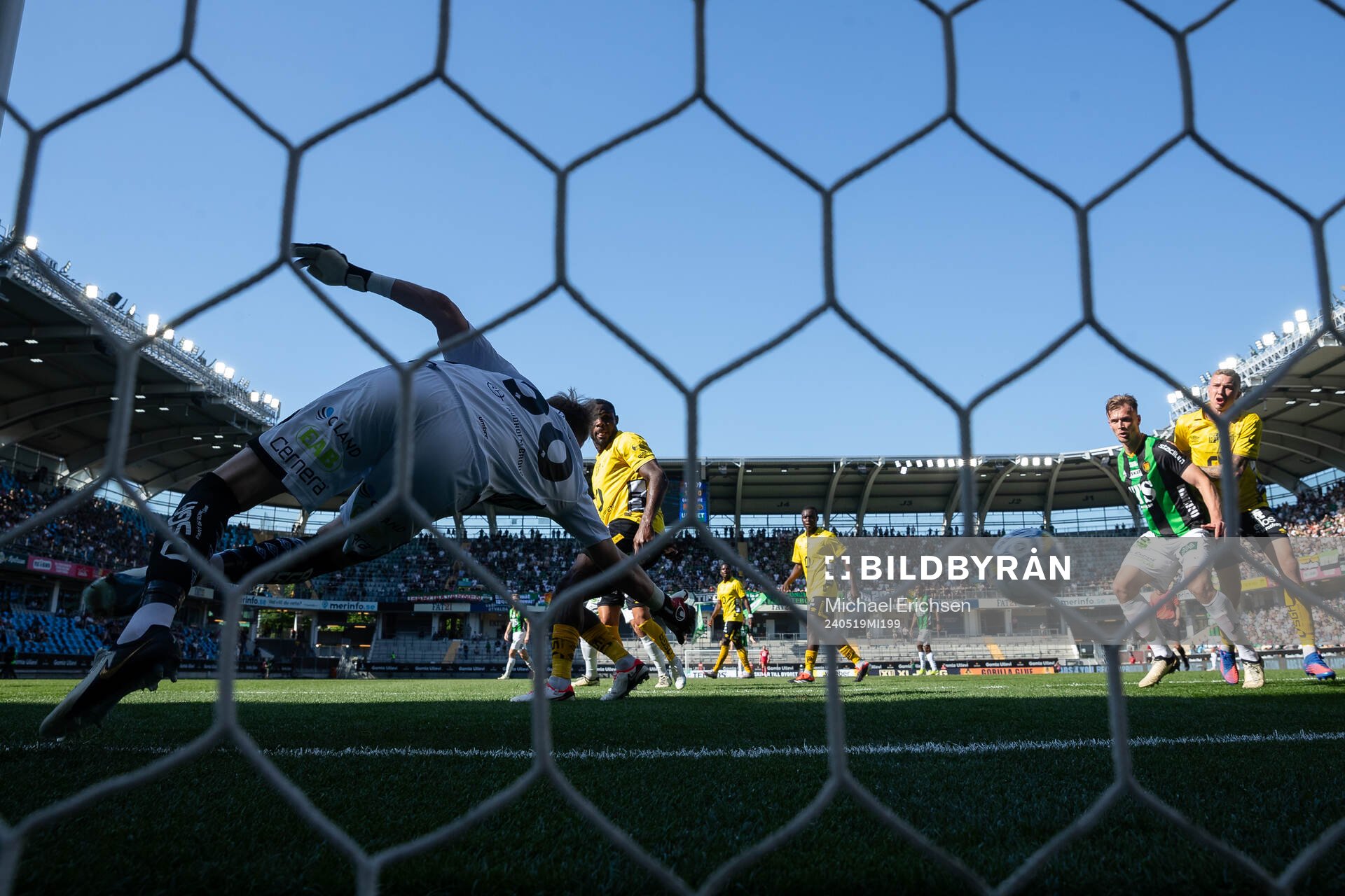 GAIS Axel Henriksson (ej i bild) skjuter 0-2 i mål bakom