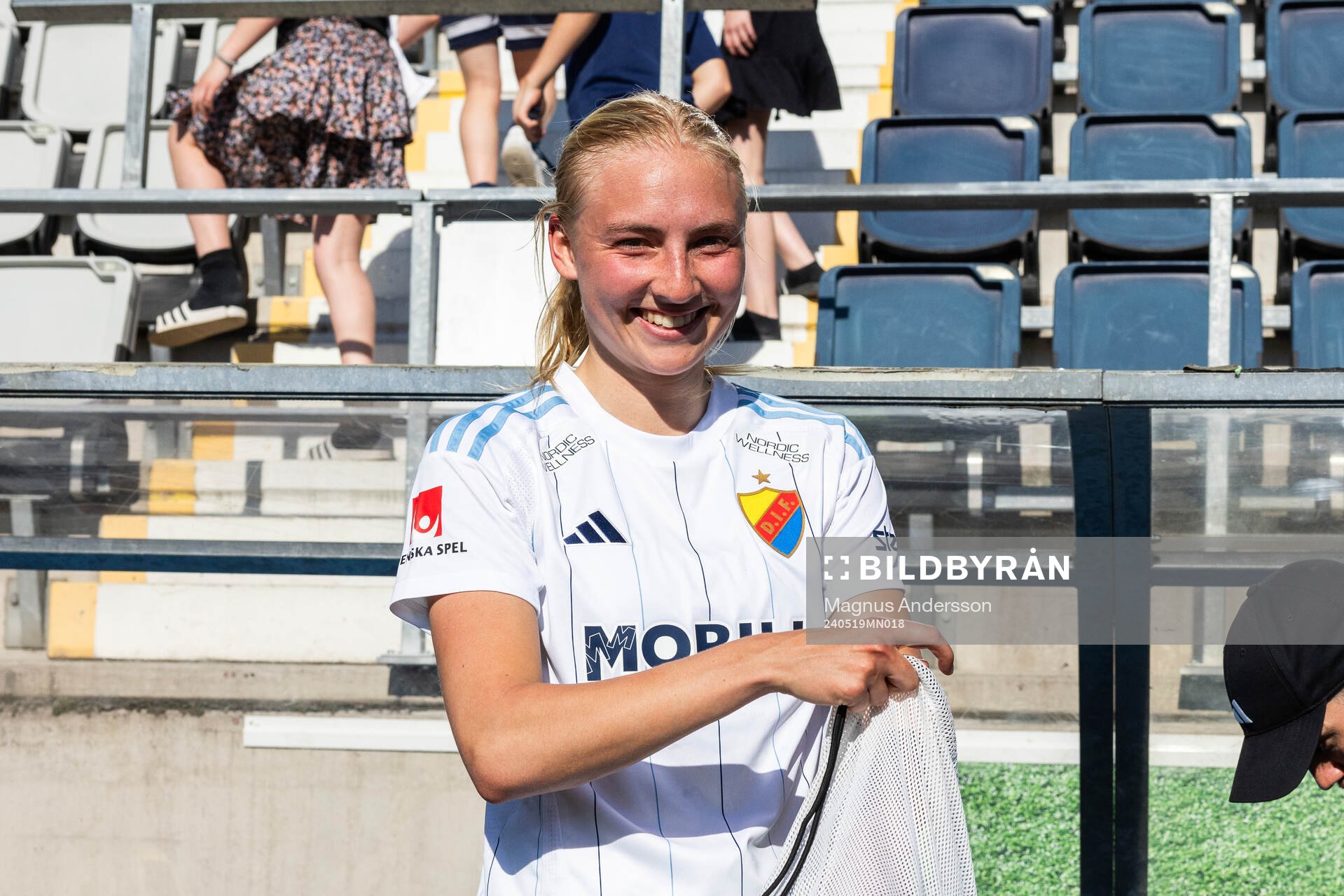 Djurgårdens Stinalisa Johansson jublar efter fotbollsmatchen i Damallsvenskan mellan Linköping och Djurgården den 19 maj 2024 i Linköping.