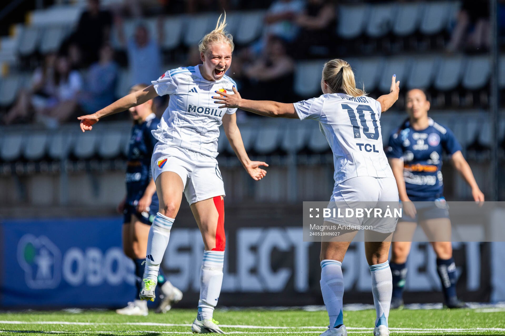 Djurgårdens Stinalisa Johansson och Tove Almqvist jublar