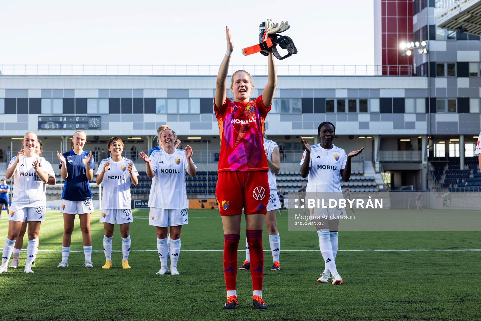 Djurgårdens målvakt Elvira Björklund jublar