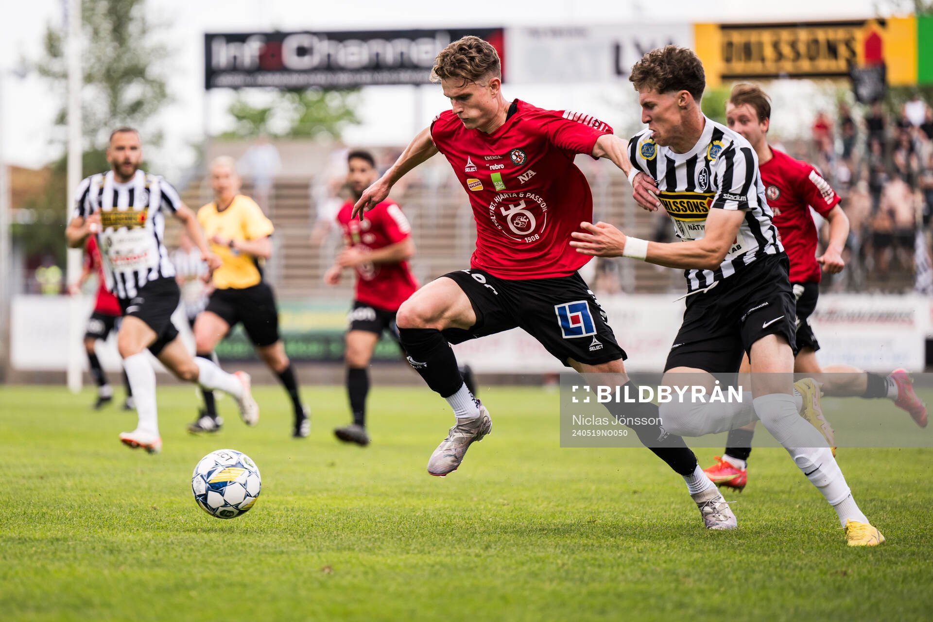 Örebros Erik Mc Cue och Landskronas Samuel Burakowsky