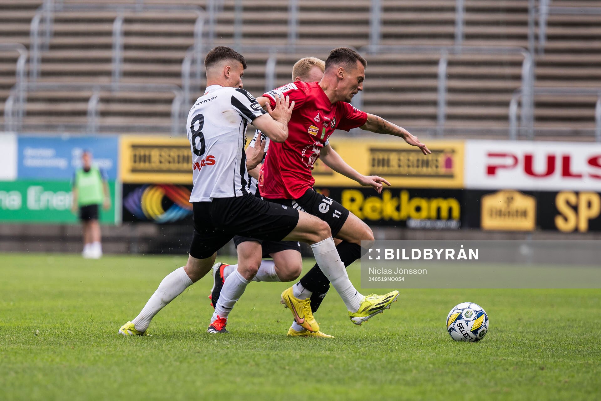 Landskronas Robin Dzabic och Örebros Samuel Kroon