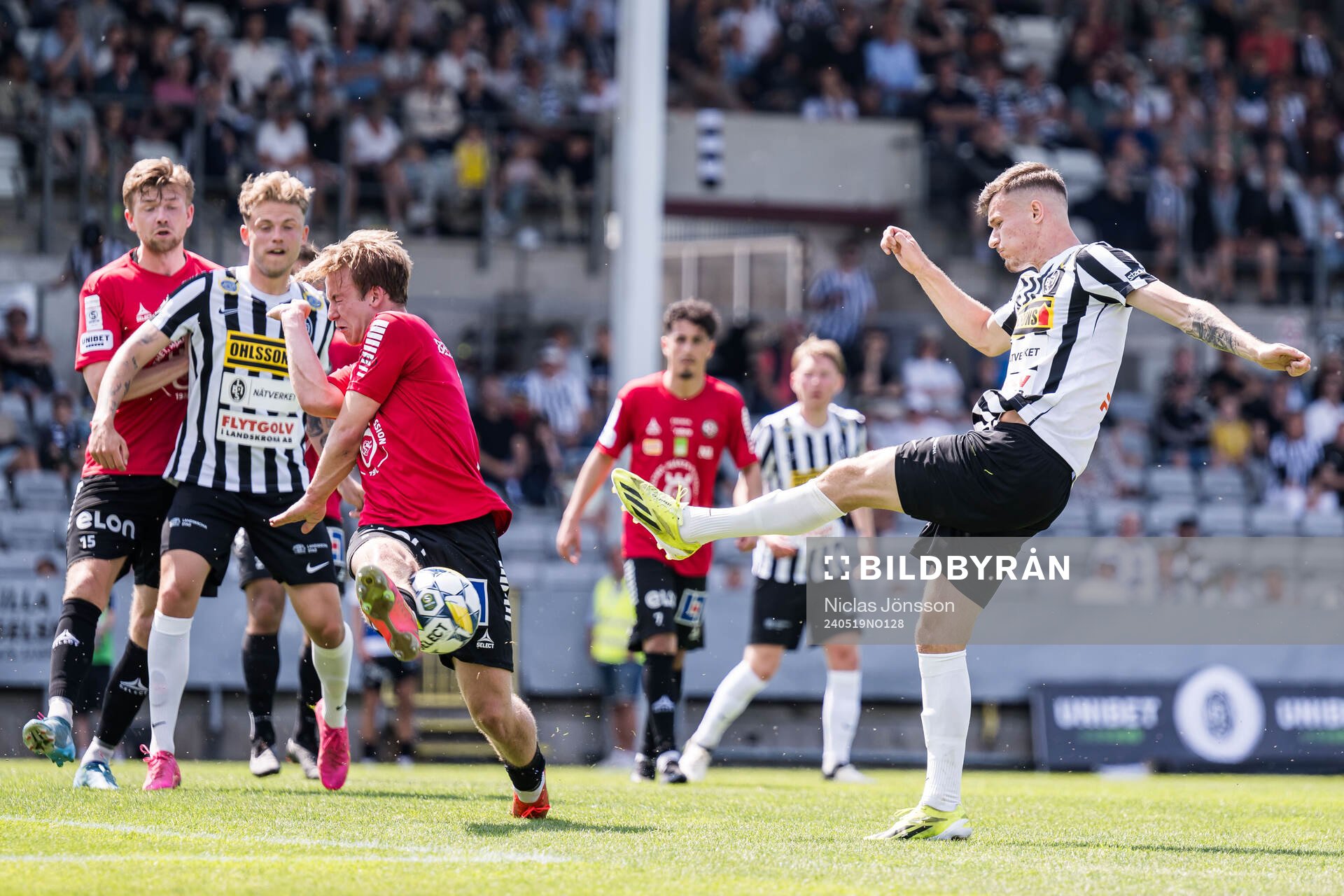 Örebros Oskar Käck och Landskronas Robin Dzabic