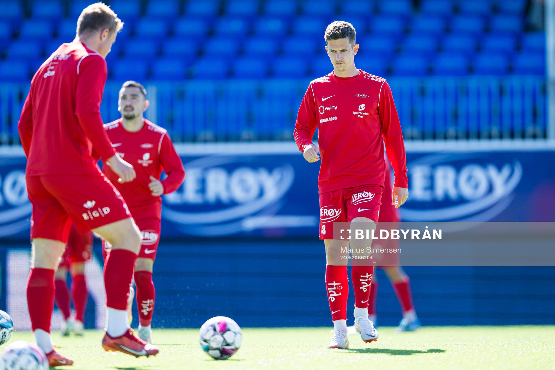 Sander Kartum of Brann warms up