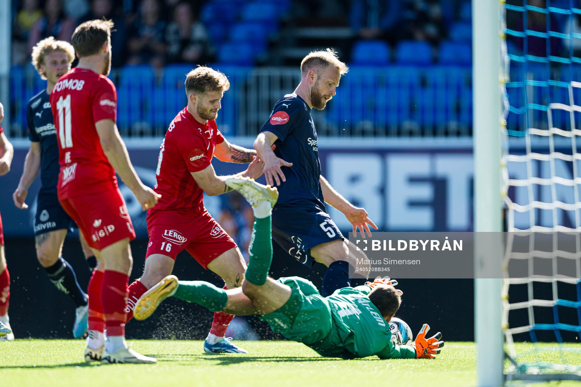 Ole Didrik Blomberg of Brann and Dan Peter Ulvestad of
