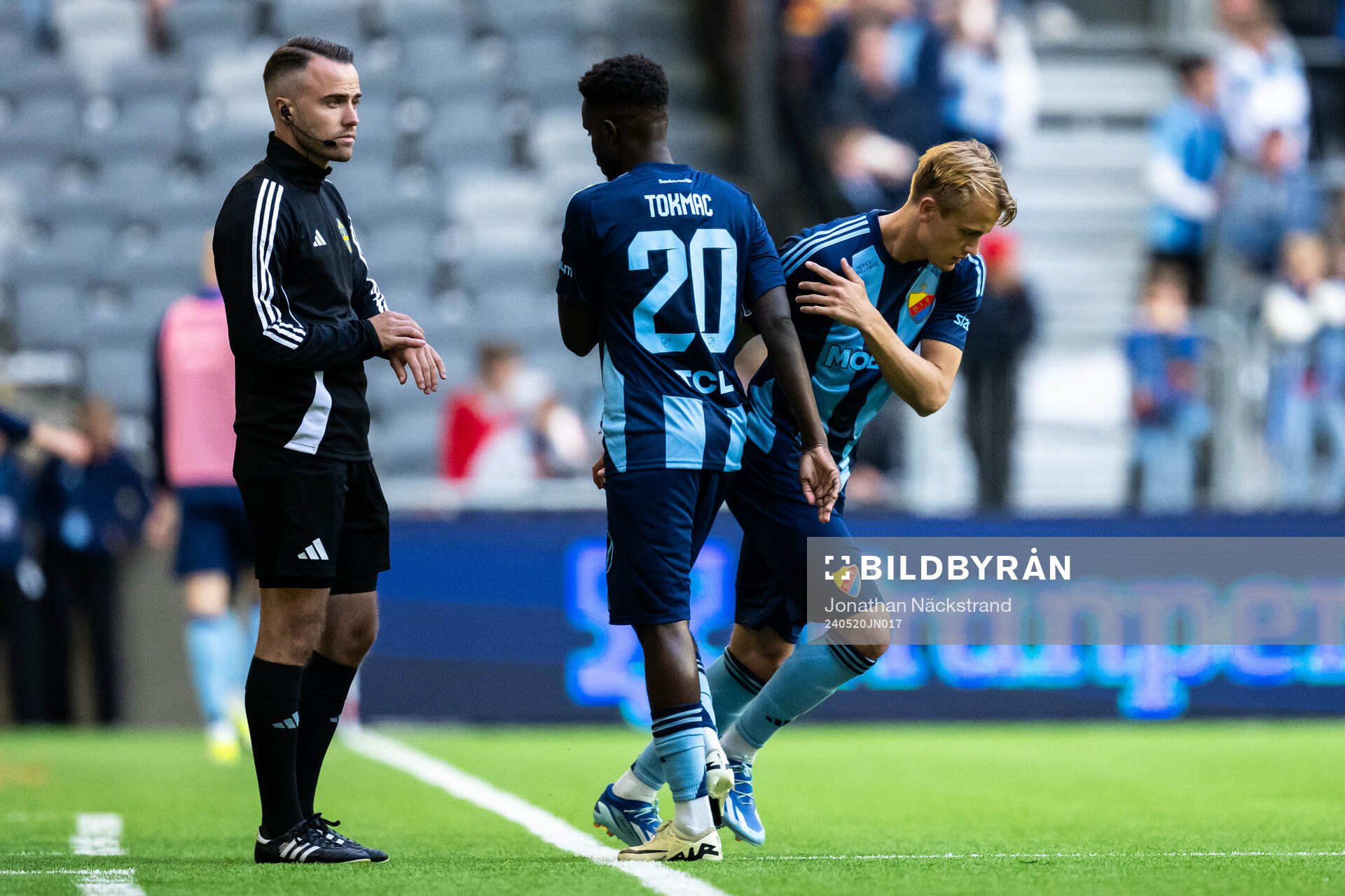 Djurgårdens Tokmac Nguen byter med Oskar Fallenius