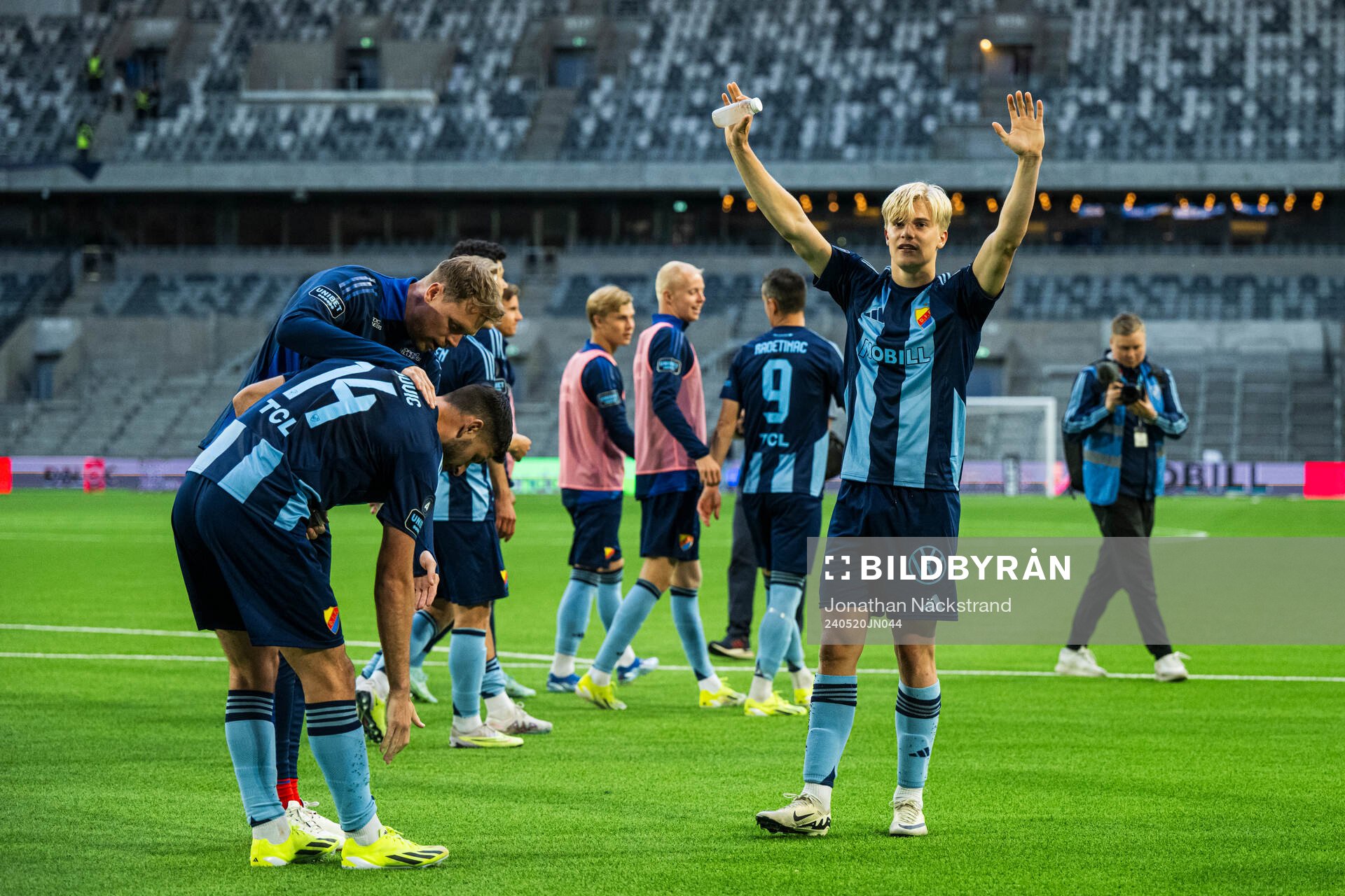 Djurgårdens Lucas Bergvall jublar efter fotbollsmatchen i Allsvenskan mellan Djurgården och Halmstad den 20 maj 2024 i Stockholm. 