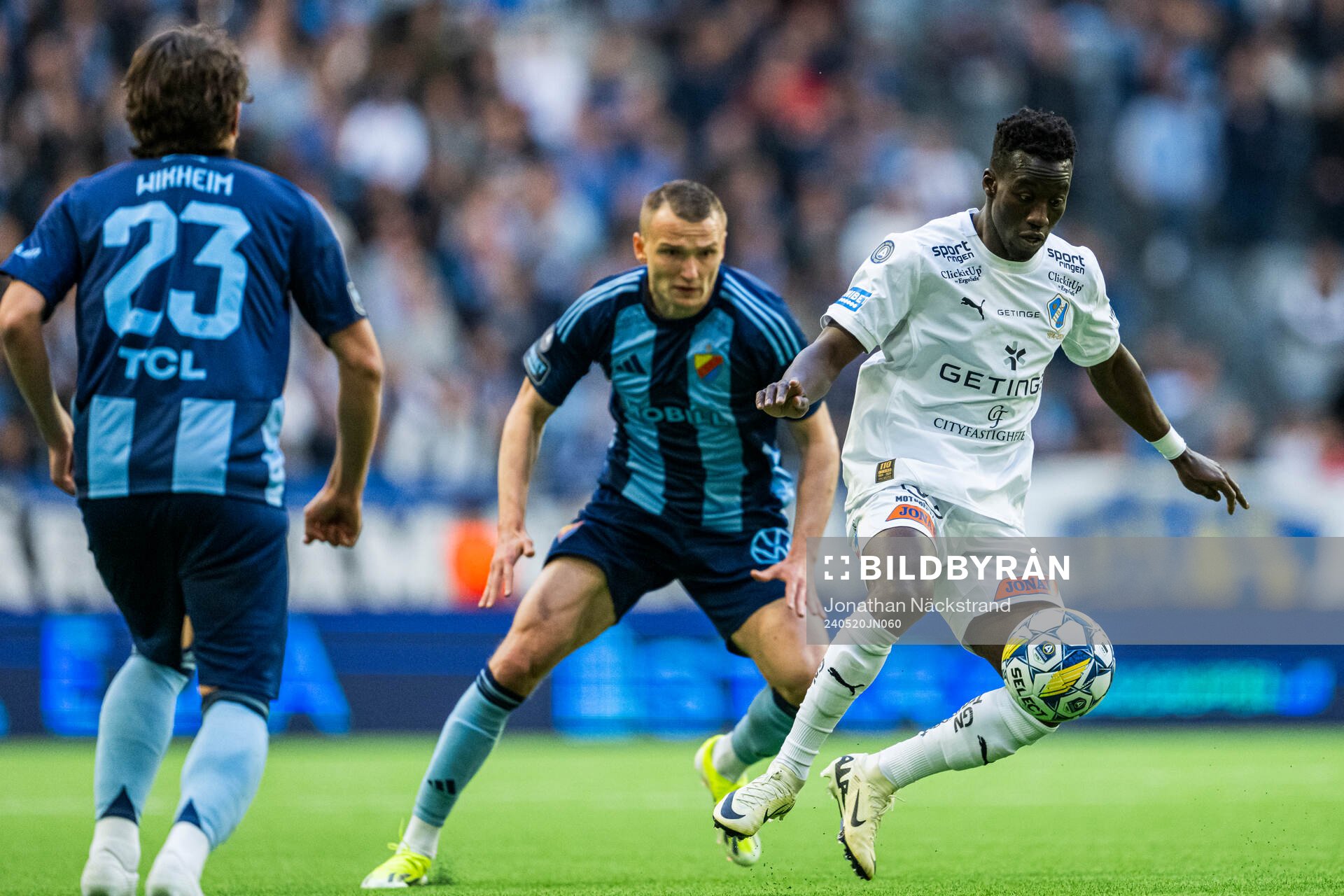 Halmstads Naeem Mohammed och Djurgårdens Piotr Johansson