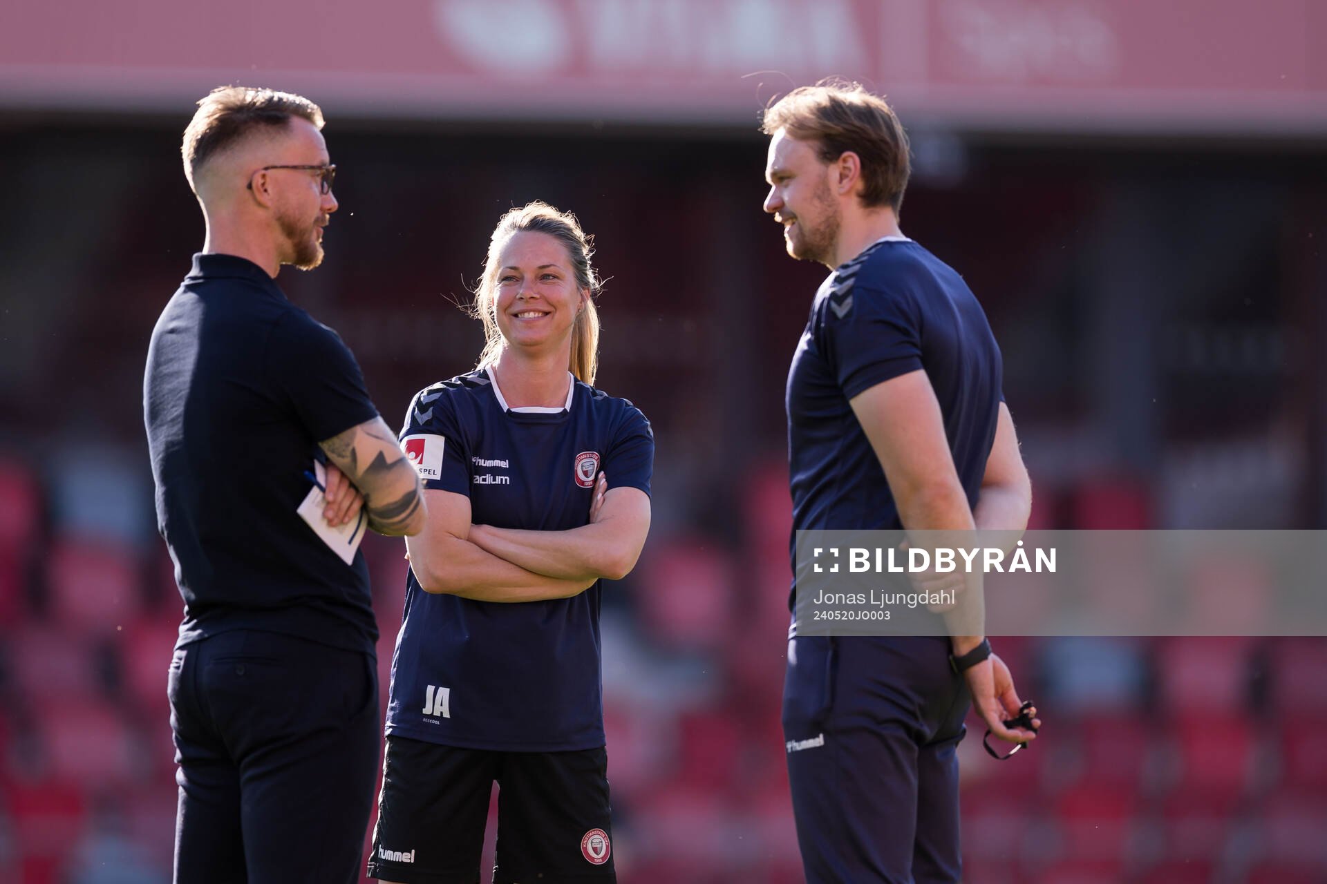 Växjö DFFs huvudtränare Olof Unogård och Kristianstads tränare Johanna Almgren och tränare Daniel Angergård inför fotbollsmatchen i Damallsvenskan mellan Växjö DFF och Kristianstad den 20 maj 2024 i Växjö.