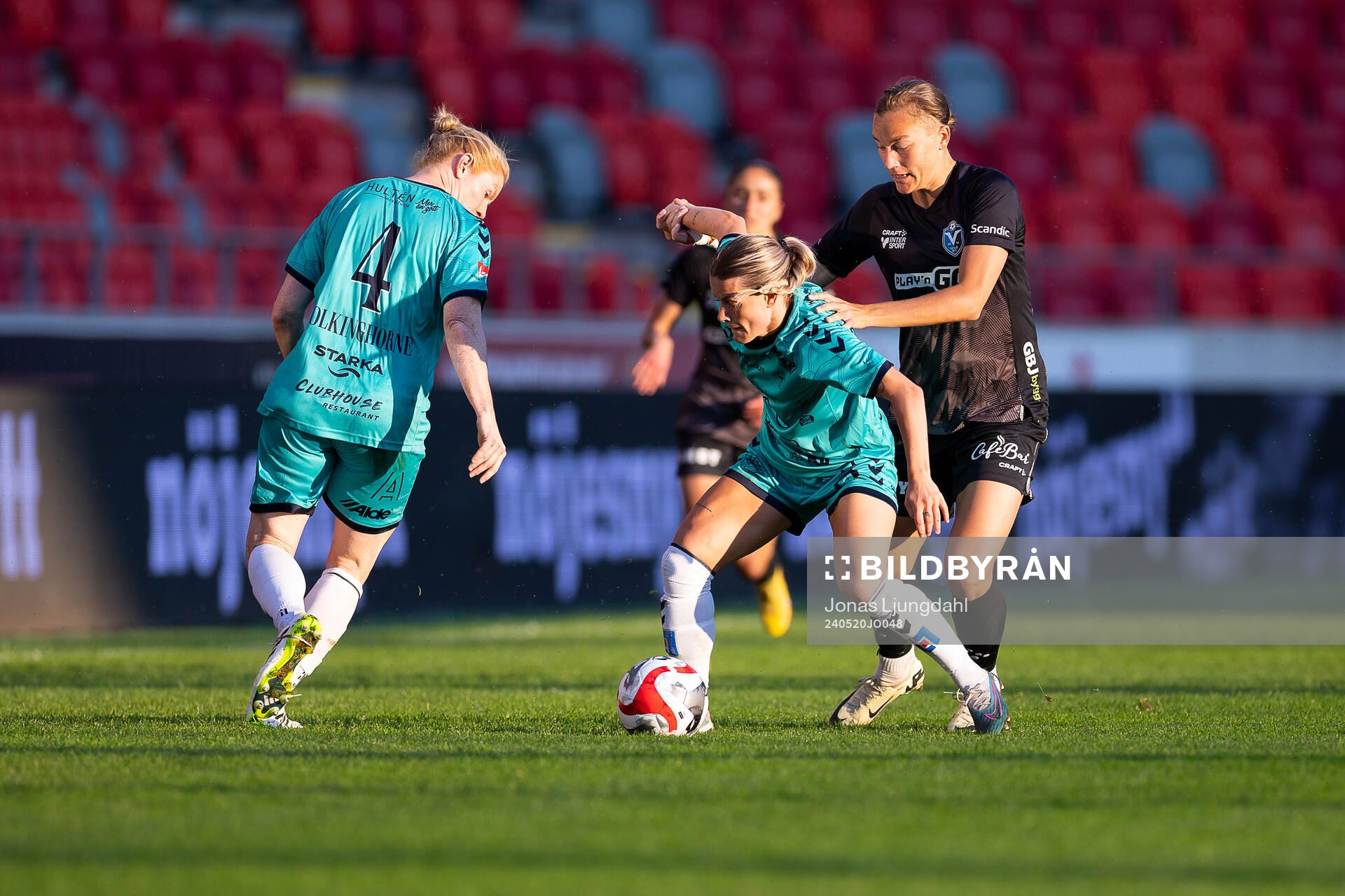 Kristianstads Tilda Persson och Växjö DFFs Jenny-Julia