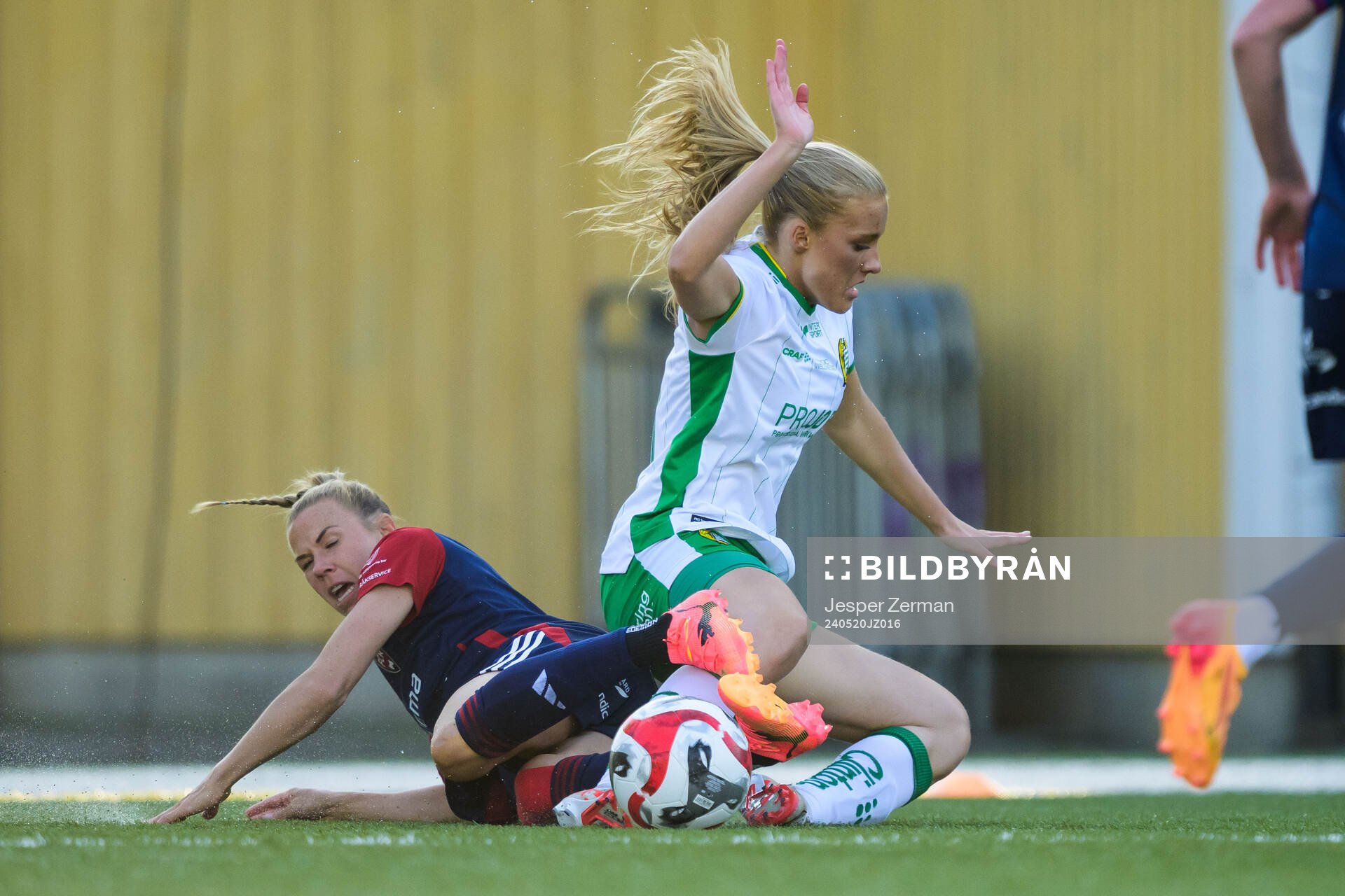 FC Rosengårds Jessica Wik och Hammarbys Smilla Holmberg