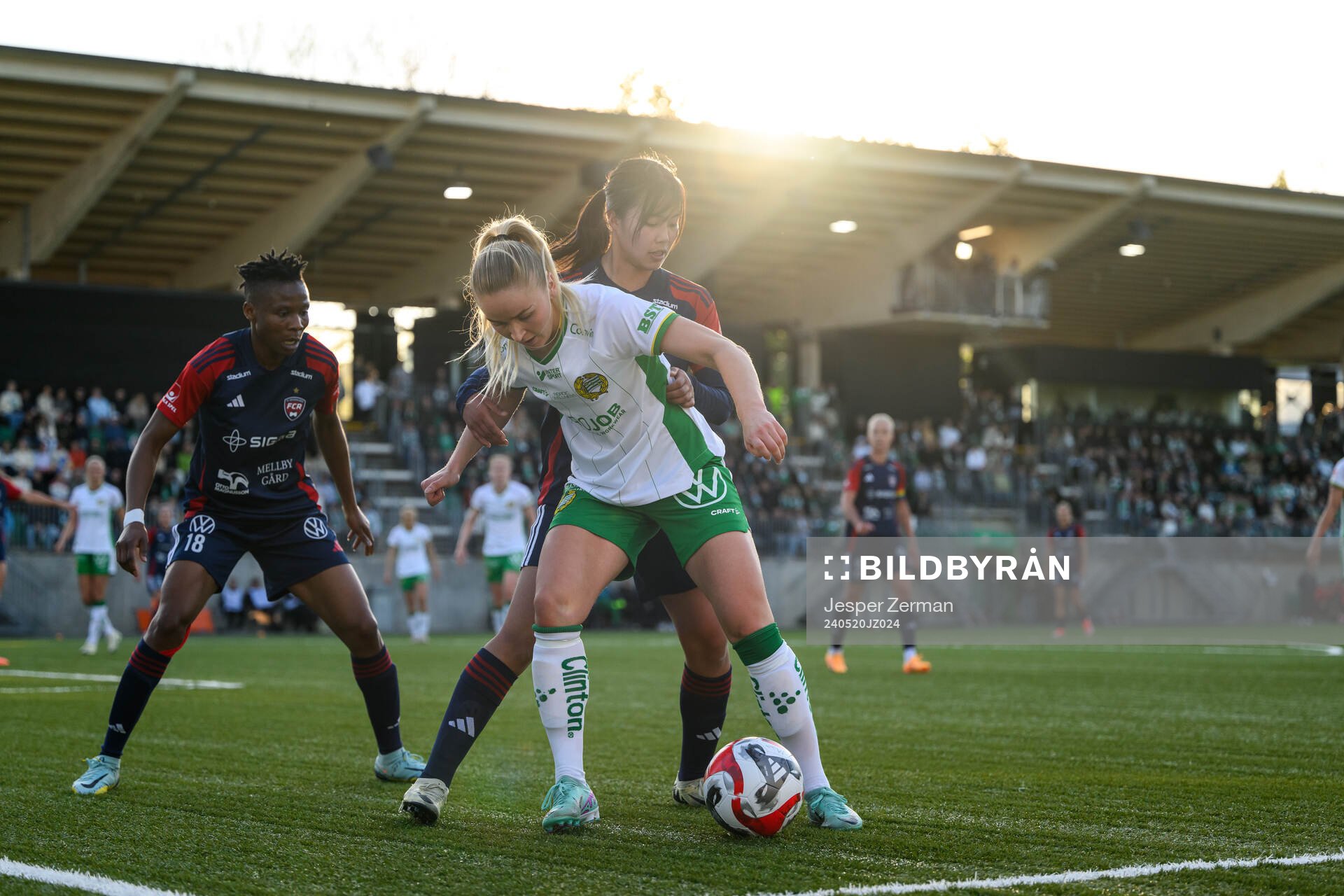 FC Rosengårds Halimatu Ibrahim Ayinde och Momoko Tanikawa