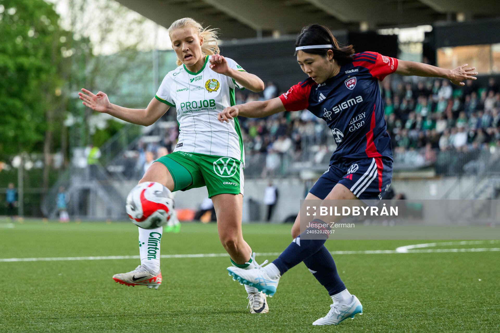 Hammarbys Smilla Holmberg och FC Rosengårds Mai Kadowaki