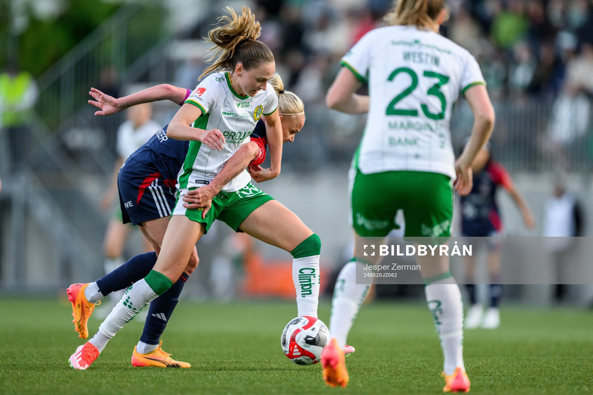FC Rosengårds Caroline Seger och Hammarbys Ellen Wangerheim