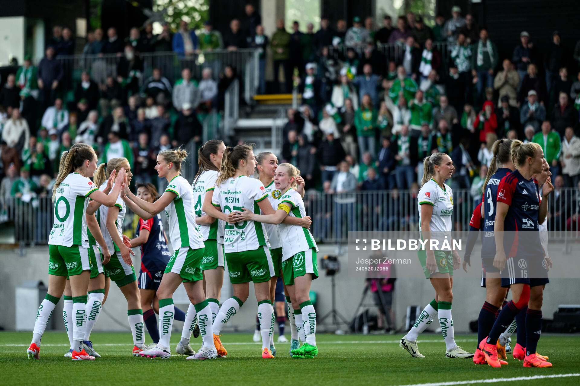 Hammarbys spelare jublar