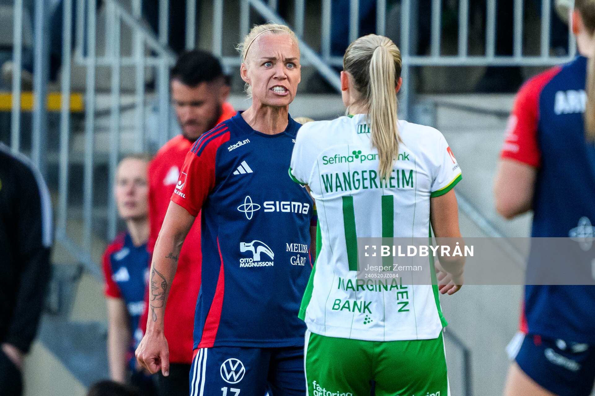 FC Rosengårds Caroline Seger och Hammarbys Ellen Wangerheim