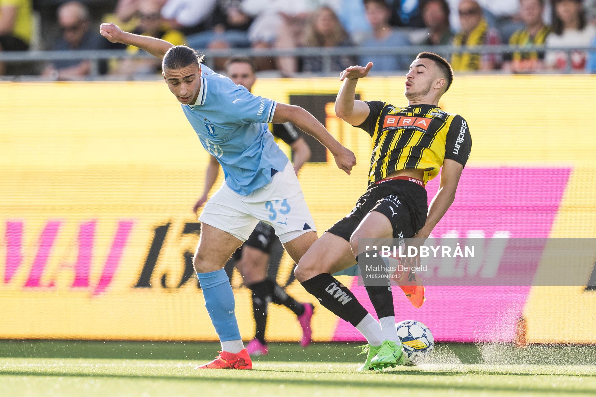 Malmö FFs Elison Makolli och Häckens Srdjan Hrstic