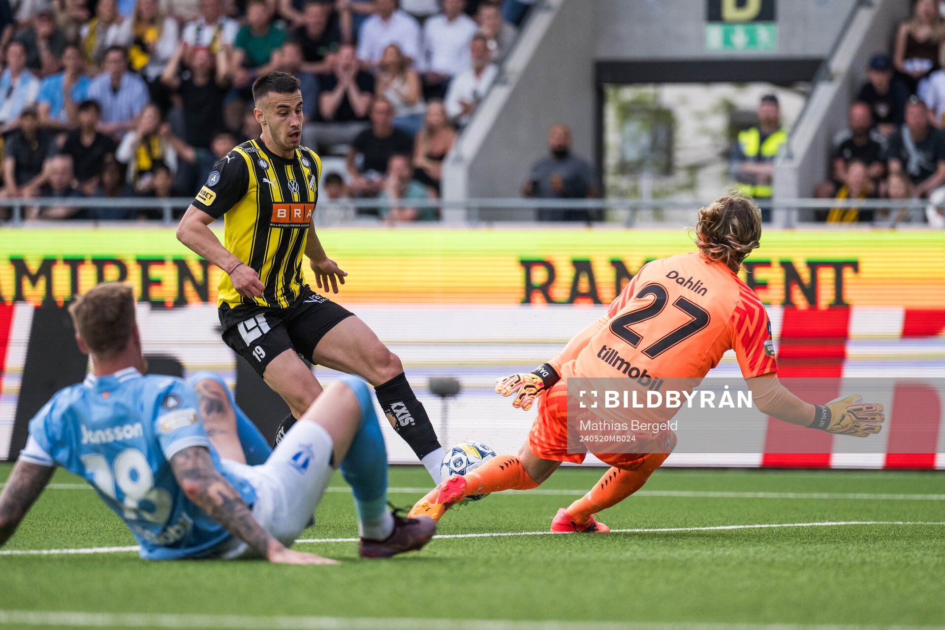 Häckens Srdjan Hrstic och Malmö FFs Johan Dahlin