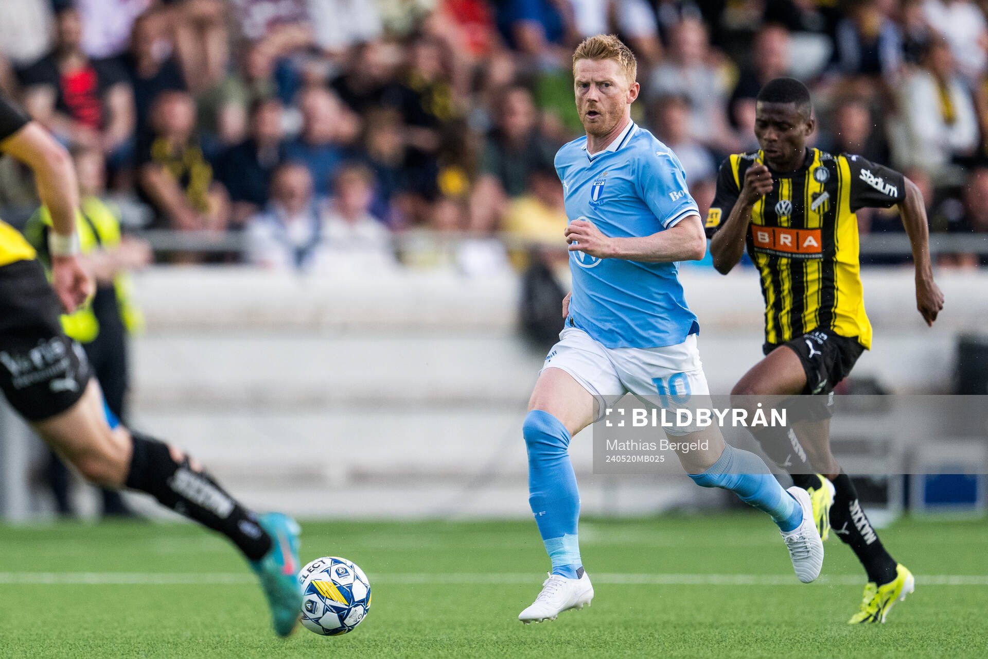 Malmö FFs Anders Christiansen och Häckens Akoua Romeo
