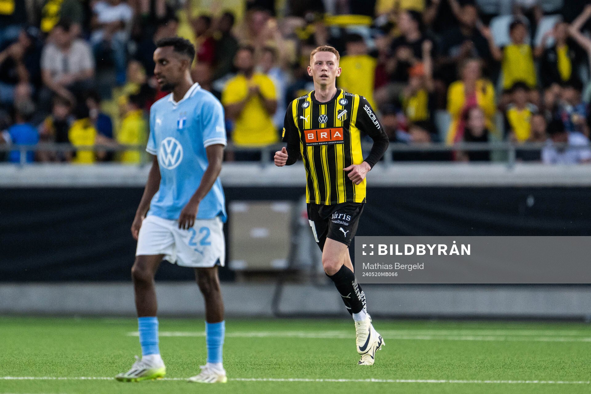 Malmö FFs Taha Ali deppar när Häckens Julius Lindberg