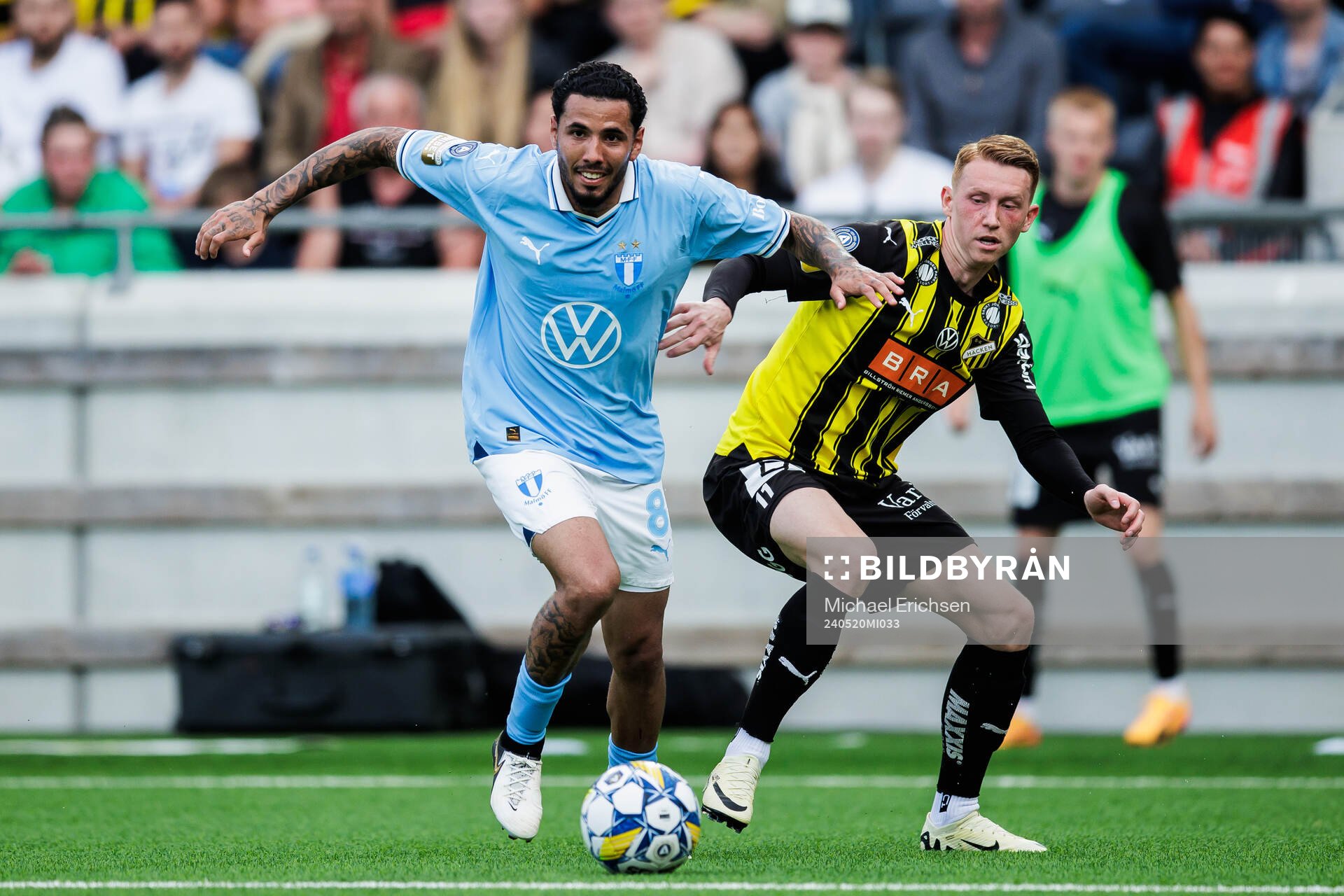 Malmö FFs Sergio Pena och Häckens Julius Lindberg