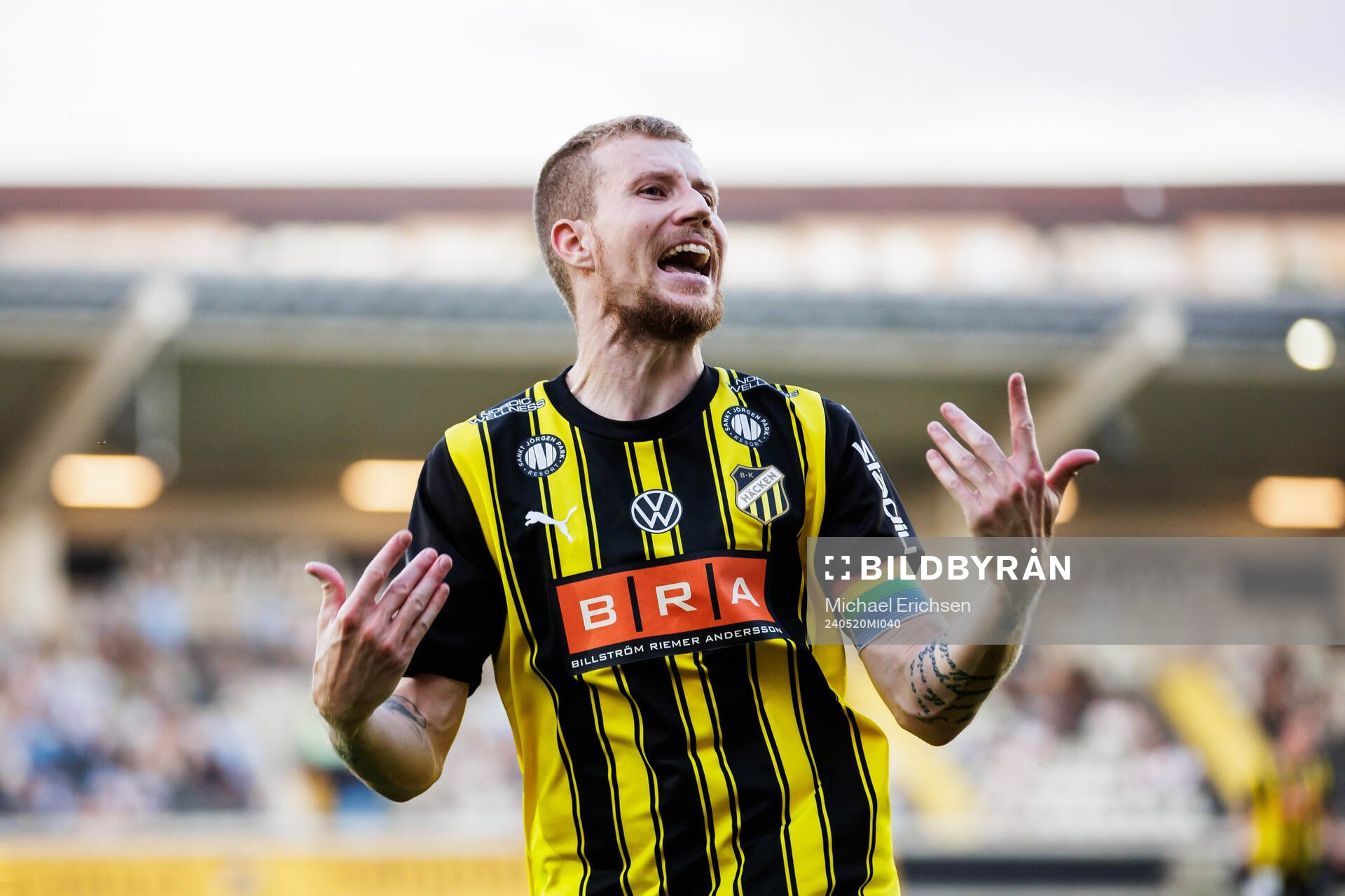 Häckens Simon Gustafson jublar efter 2-2 under fotbollsmatchen i Allsvenskan mellan Häcken och Malmö FF den 20 maj 2024 i Göteborg. 