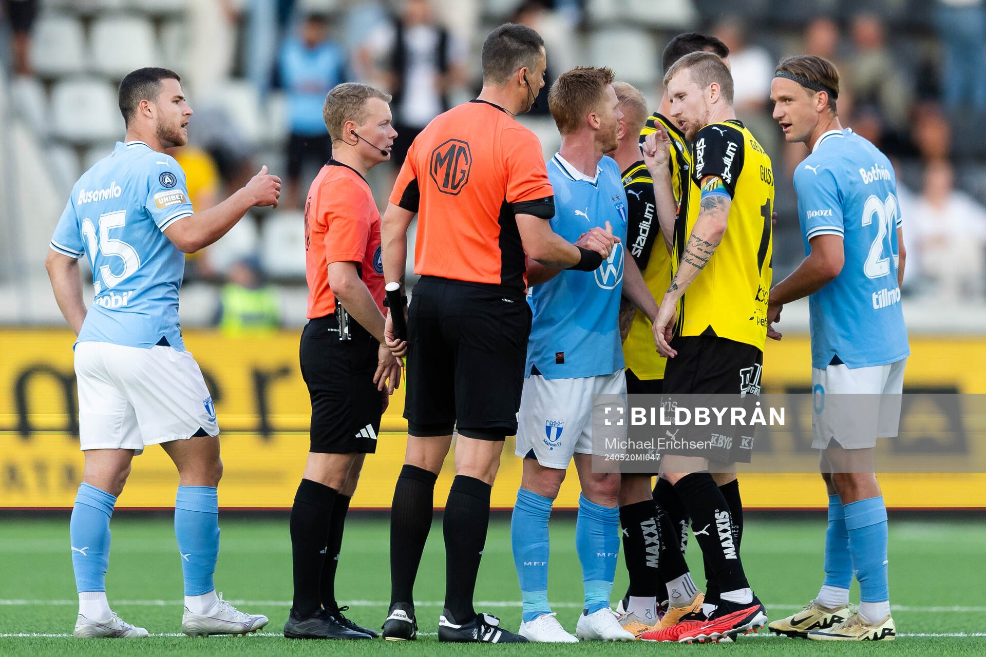 Irriterat mellan Malmö FFs Anders Christiansen och