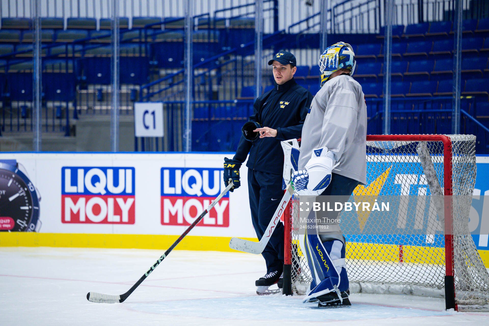Goaltender coach Anthon Hansson and goaltender Jesper