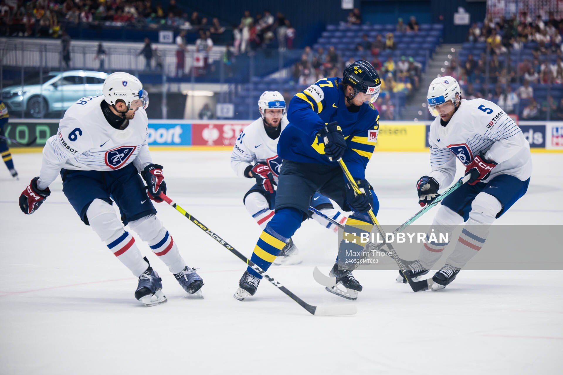 Vincent Llorca of France and Enzo Guebey of France against
