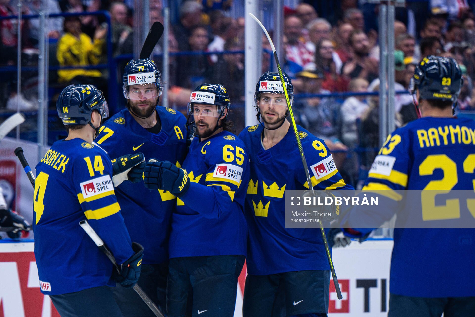 Erik Karlsson celebrate the 2-1 goal with Joel Eriksson Ek,