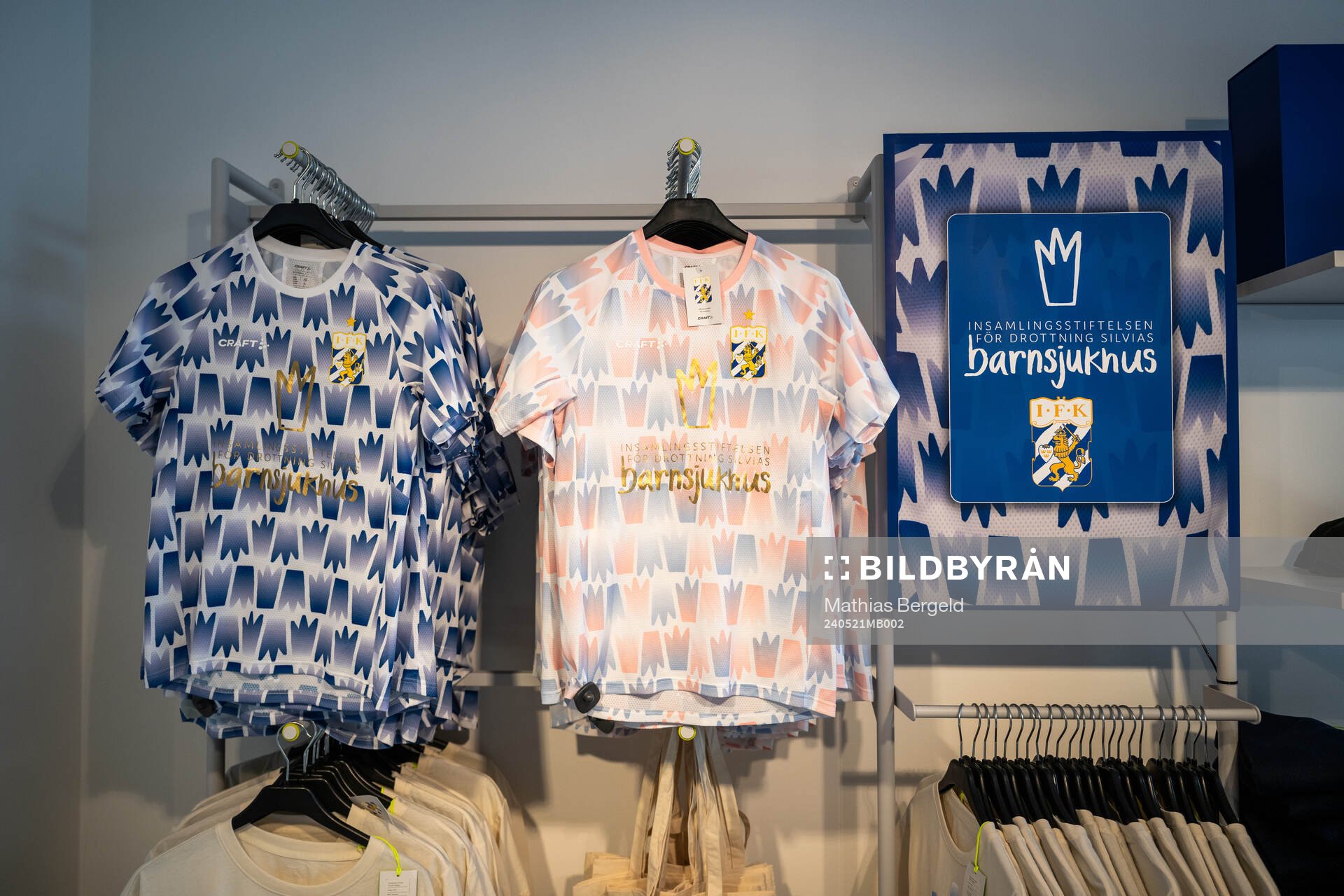 Replica av matchtröjor som görs i samarbete med