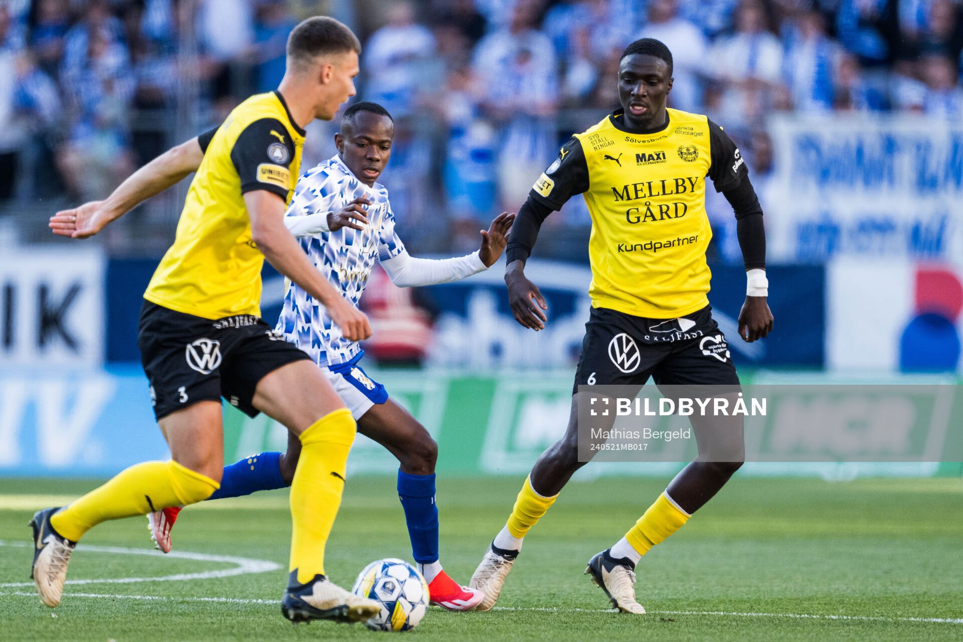 Mjällbys Arvid Brorsson och Seedy Imam Jagne mot IFK